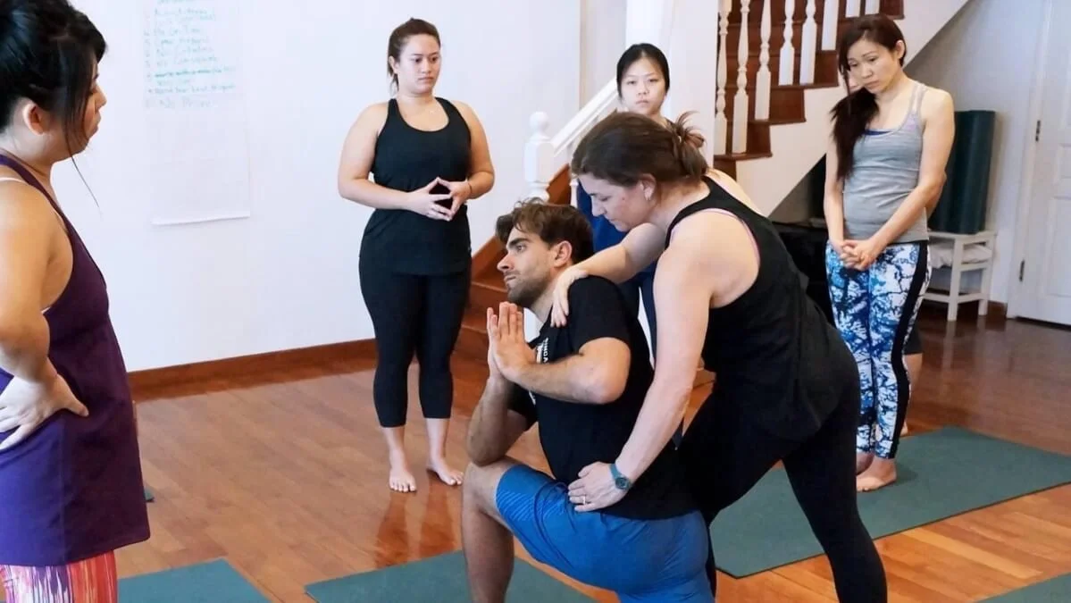 The Anatomy of a Yoga Posture Clinic