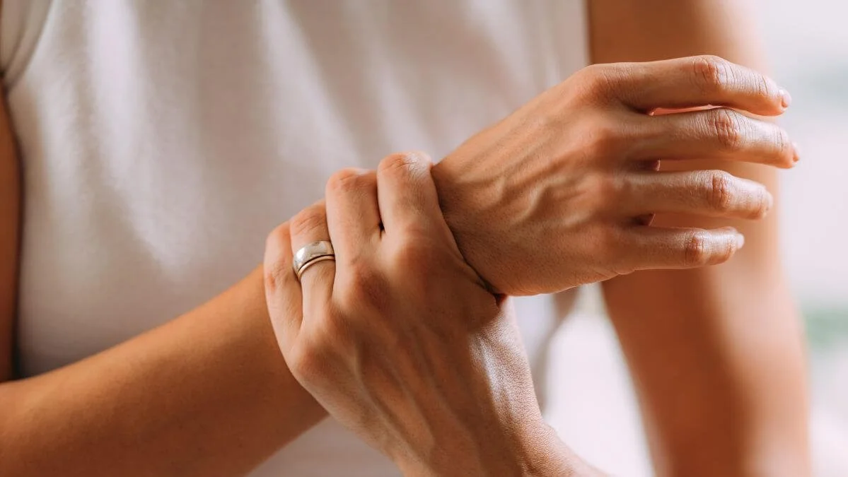 What’s The Cause of Wrist Pain in Yoga?