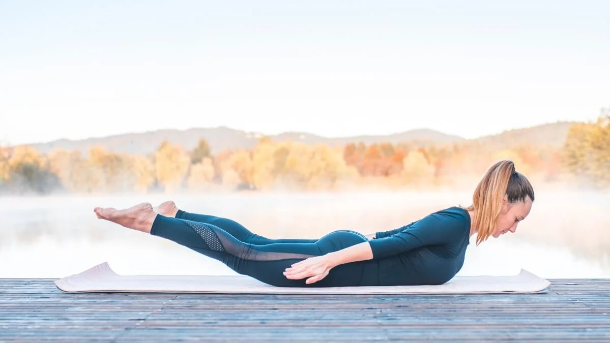 Where to Direct Gaze in Locust Pose Optimal Alignment