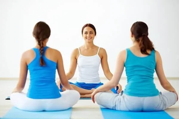 yoga-teacher-that-knows-about-injuries-and-can-say-more-than-listen-to-your-body