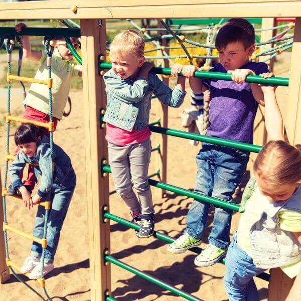 Kids play without alignment and have fun