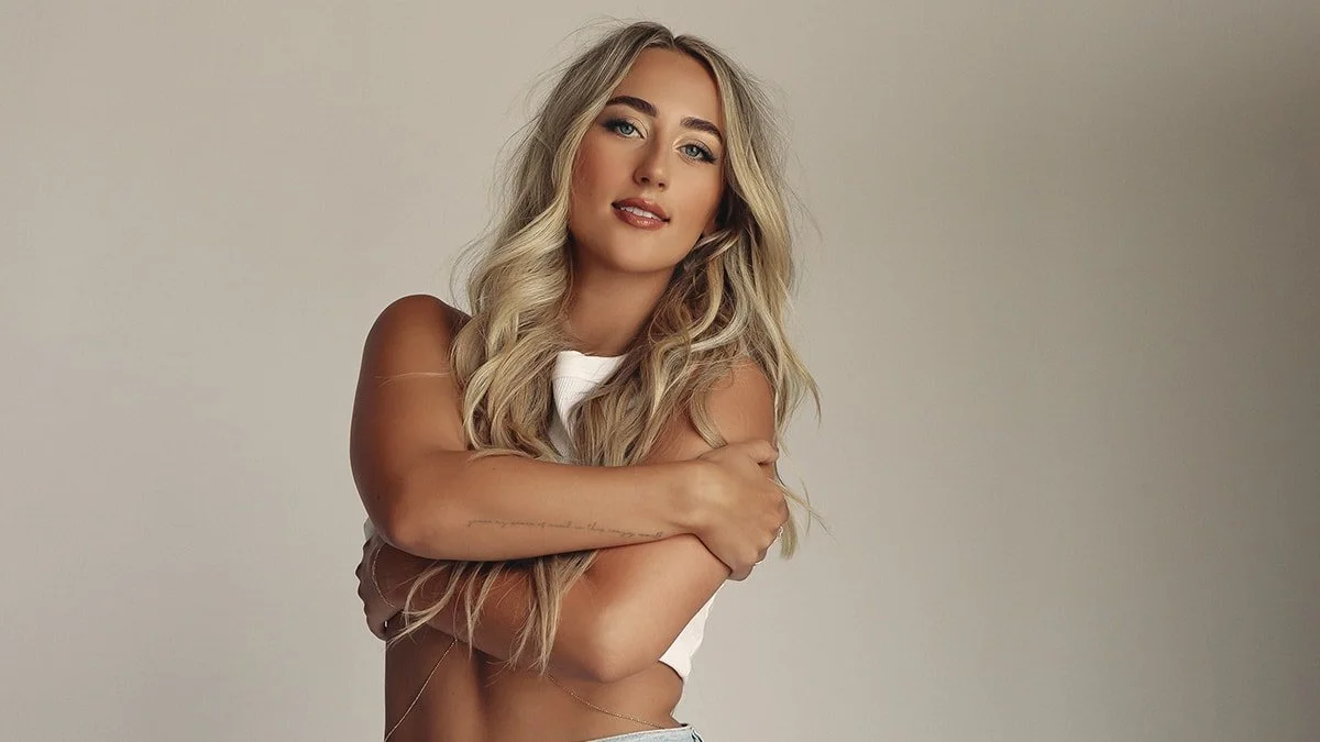 Avec son nouvel album “ACE”, 2026 sera-t-elle l’année d’Ashley Cooke ?