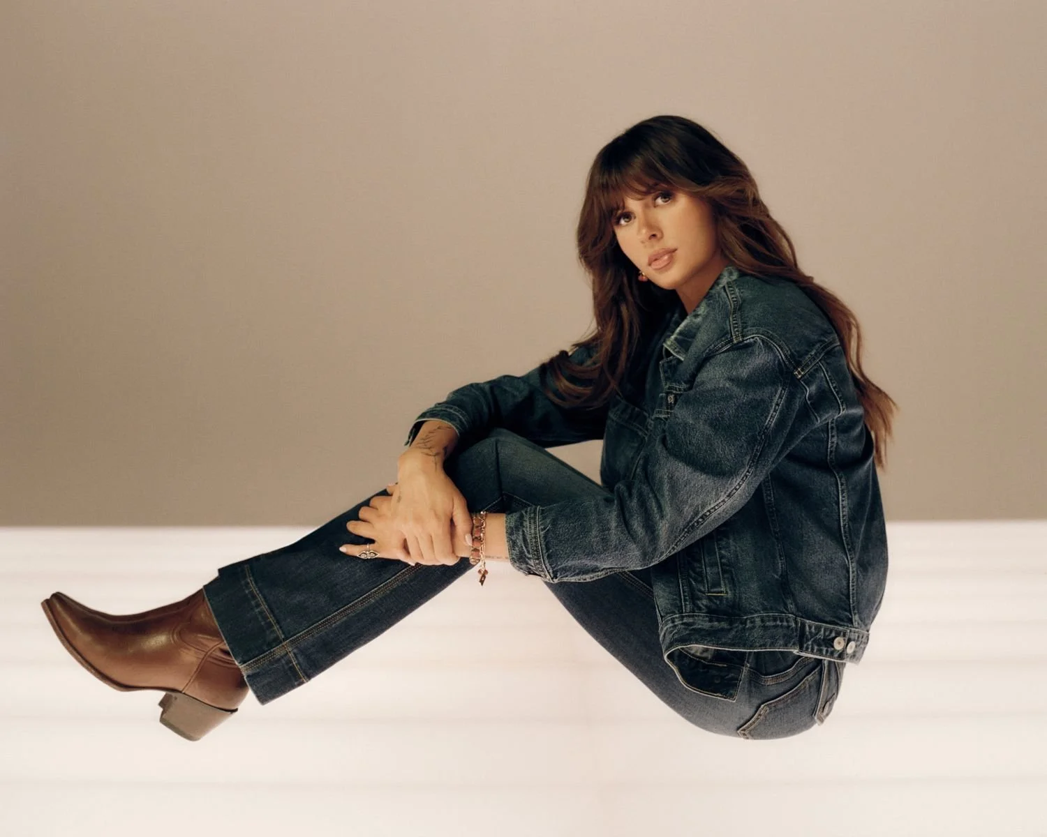 Photo d'Ella Langley pour sa campagne avec la marque American Eagle