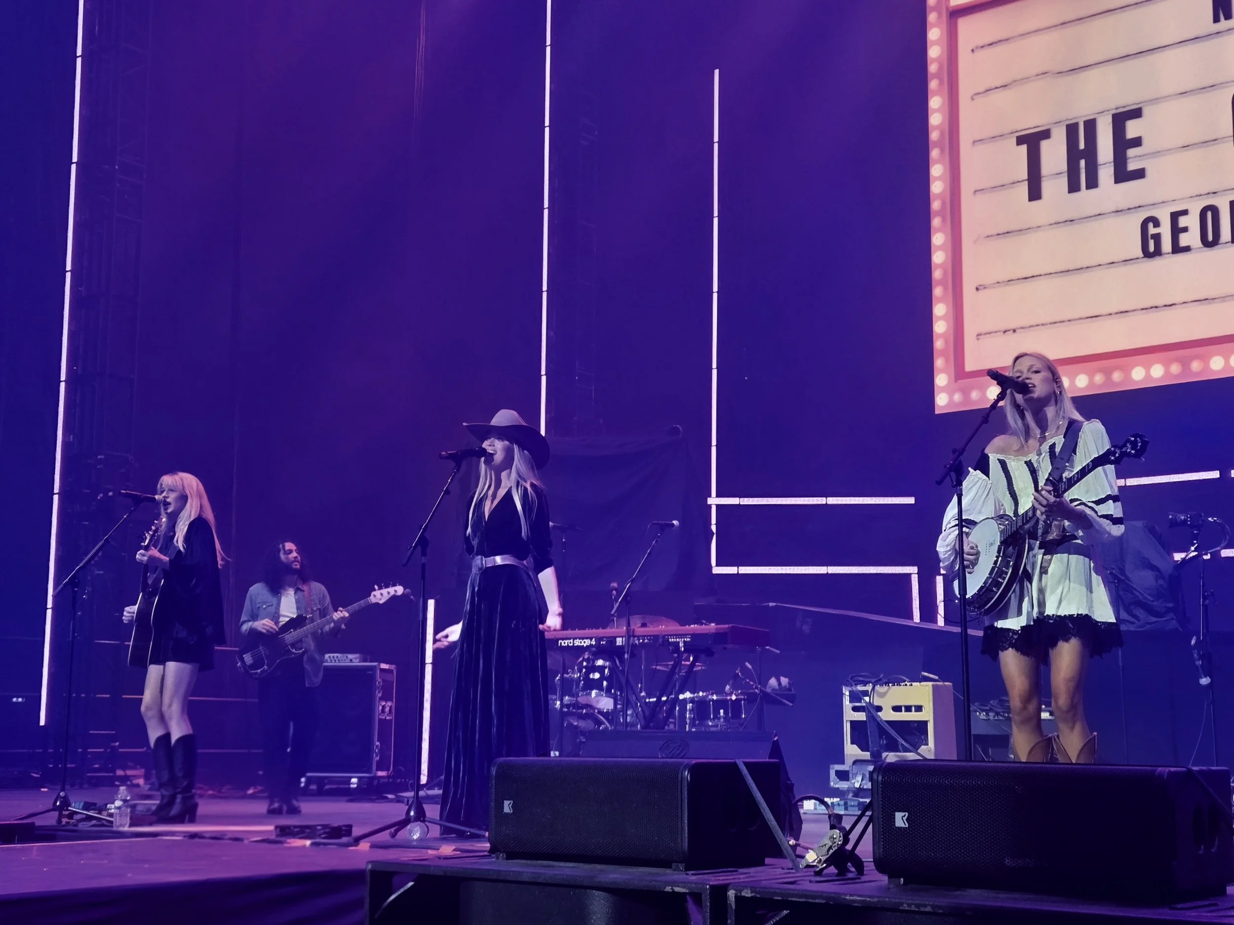 The Castellows sur la scène de l'Accor Arena à Paris
