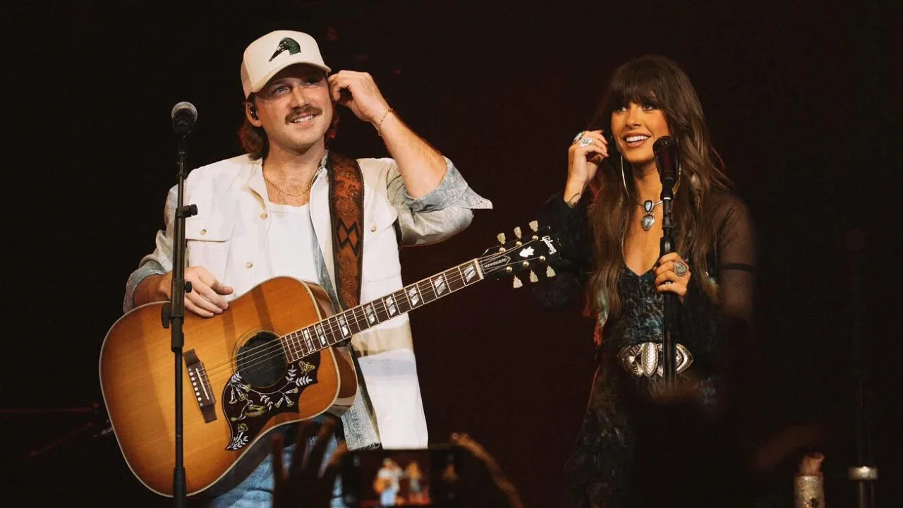 Ella Langley et Morgan Wallen ensemble sur la scène du Ryman