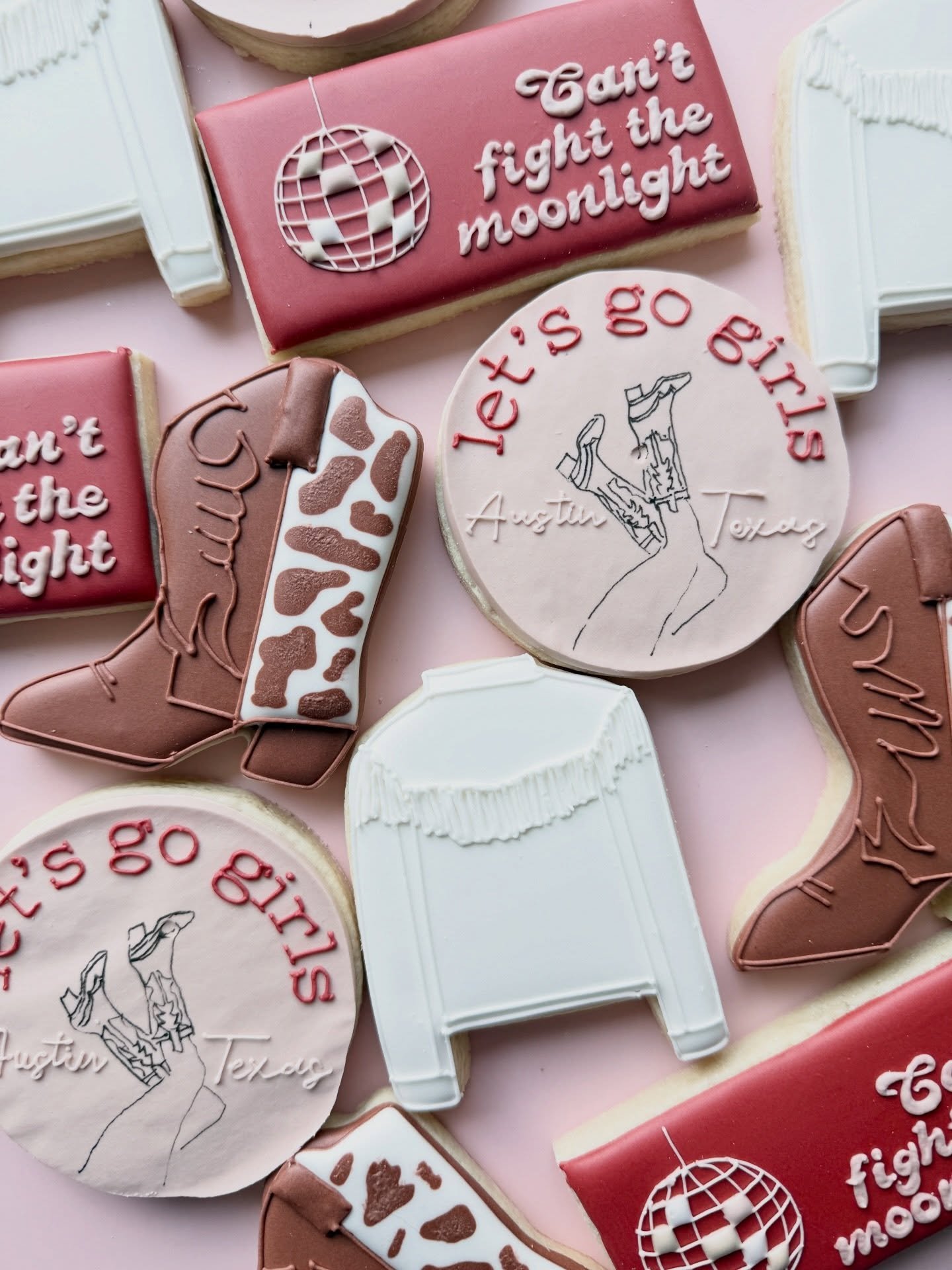 A weekend of top notch outfit curation and cookie consumption celebrating my bestie&rsquo;s bachelorette 🪩💃🏻

#austinbachelorette #bachelorettecookies #letsgogirls