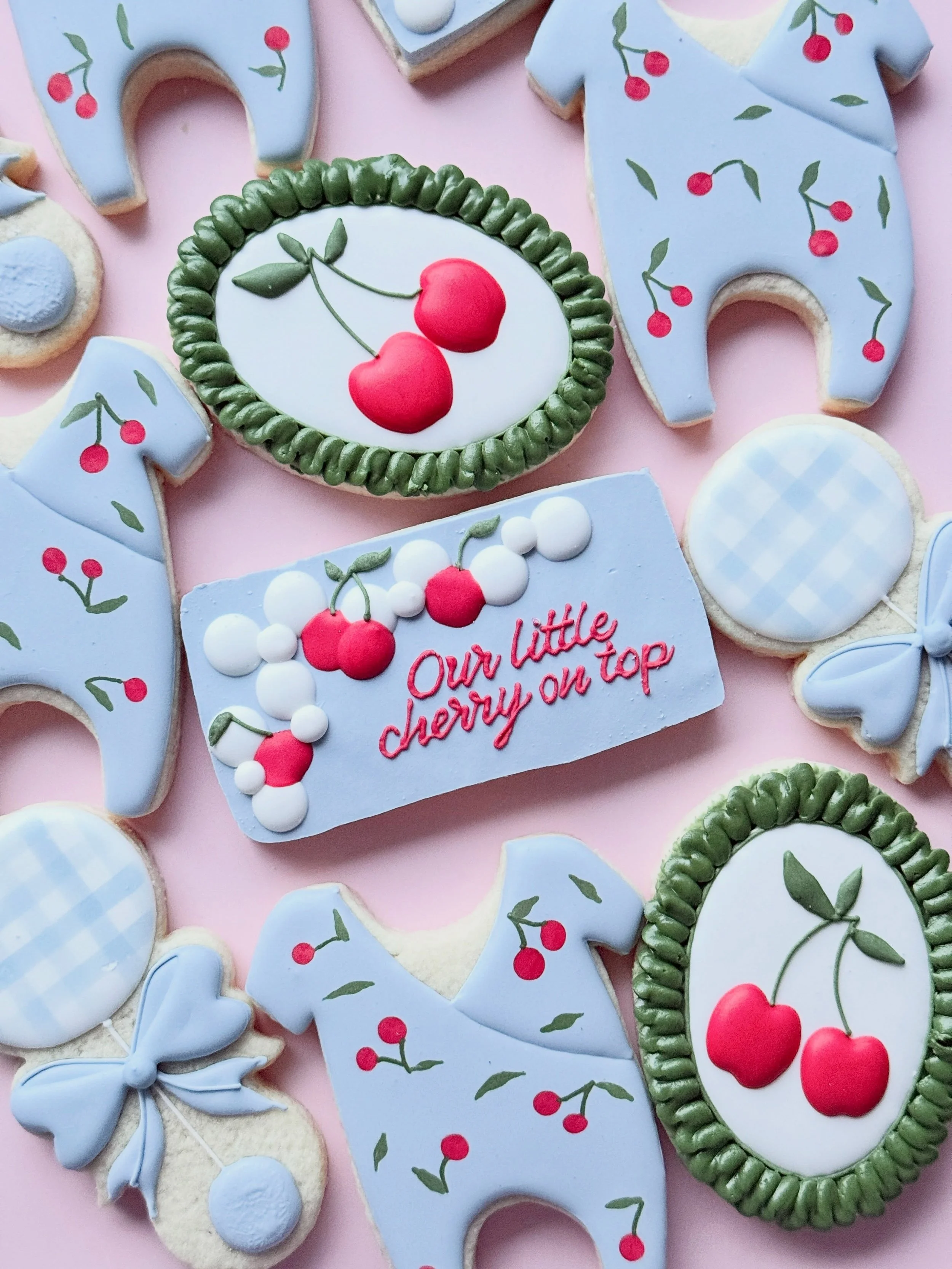 The cherry onesie has me ❣️

#ourlittlecherryontop #babyshowercookies #designercookies #customcookie