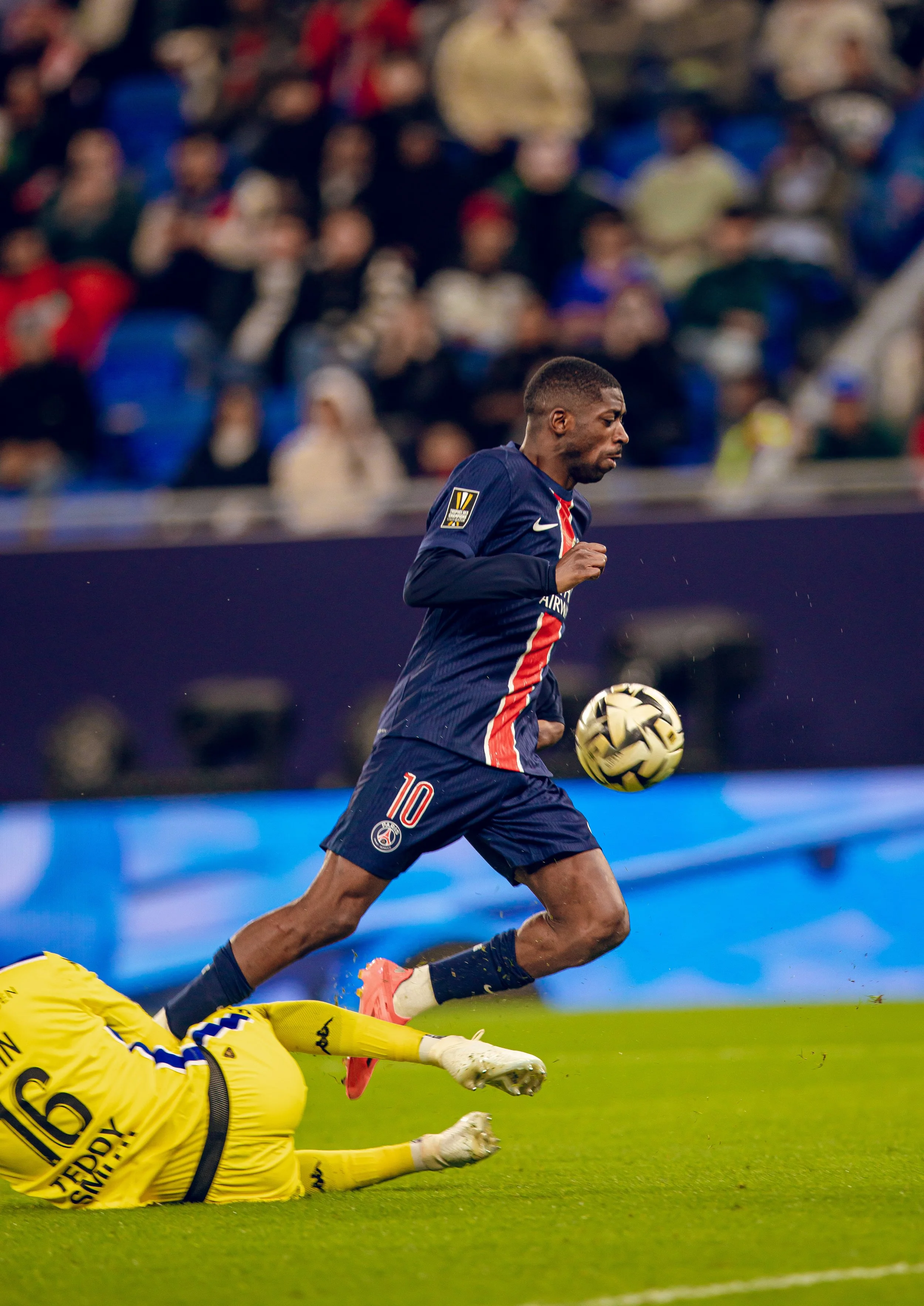 Ousmane Dembélé moves the ball past Monaco goalkeeper Kohn in the 2025 Trophee de Champions