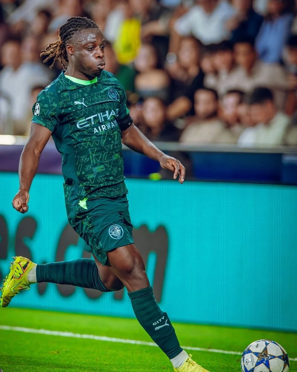 Jérémy Doku dribbling for Manchester City against Villareal during a Champions League