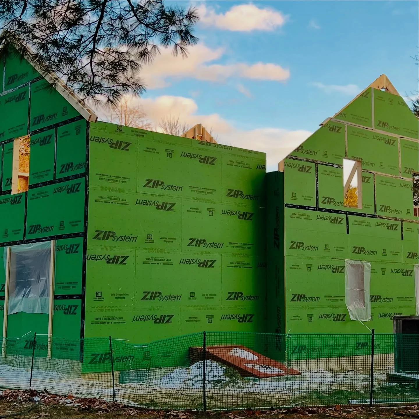Getting ready to install some rafters at our Sudbury addition project!  @streamlinebuildersllc @ares_structures