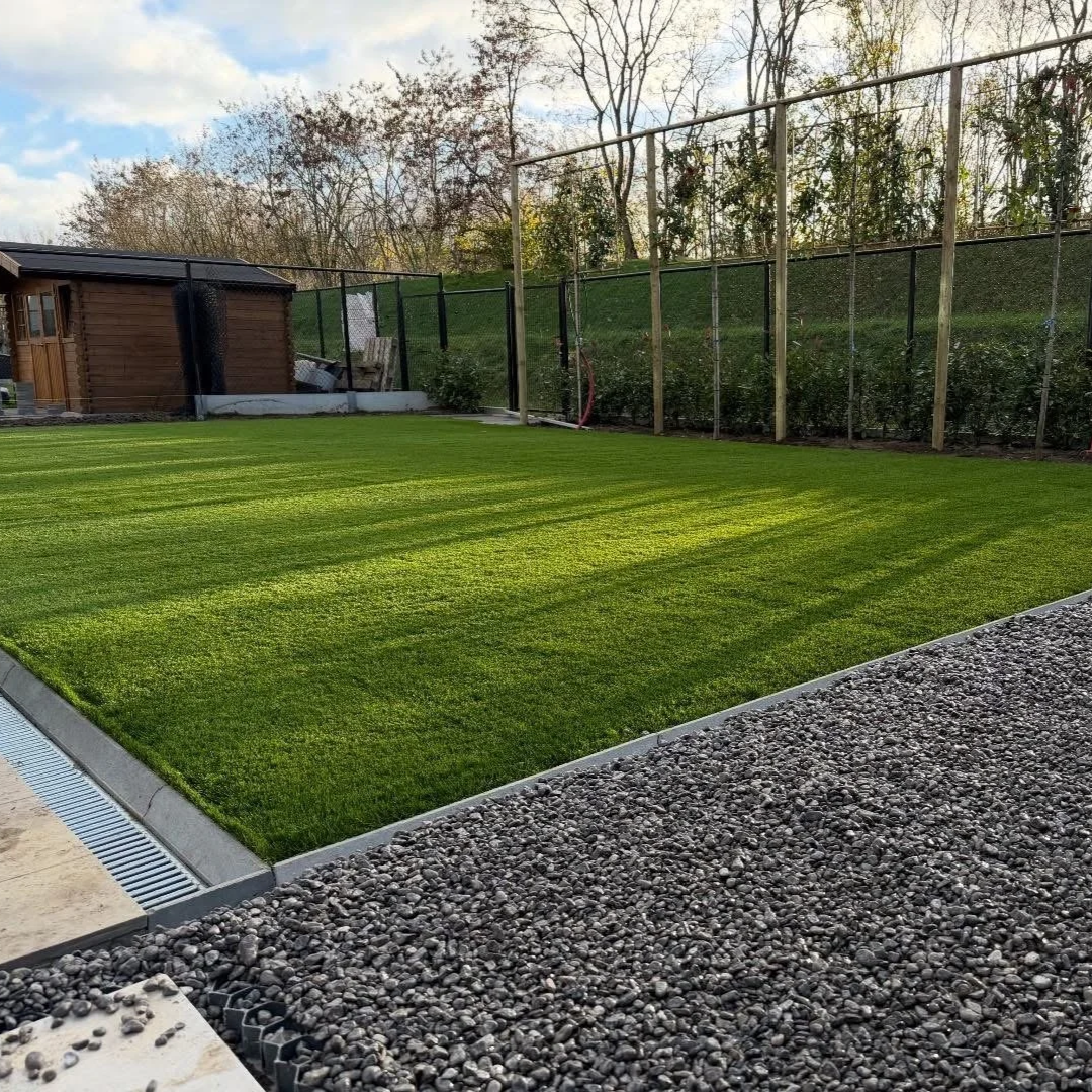 Megategel stapstenen met kunstgras