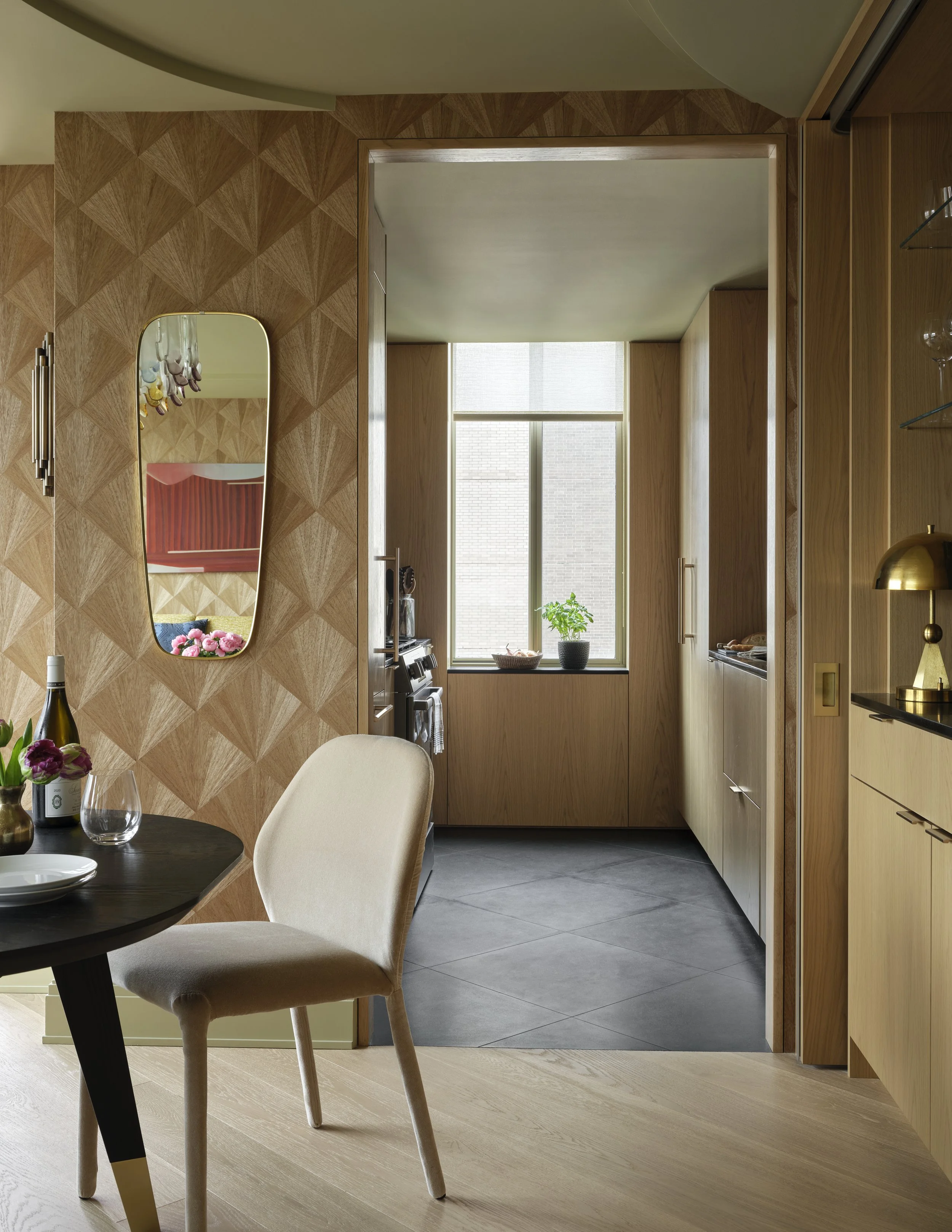 Dining room into kitchen 