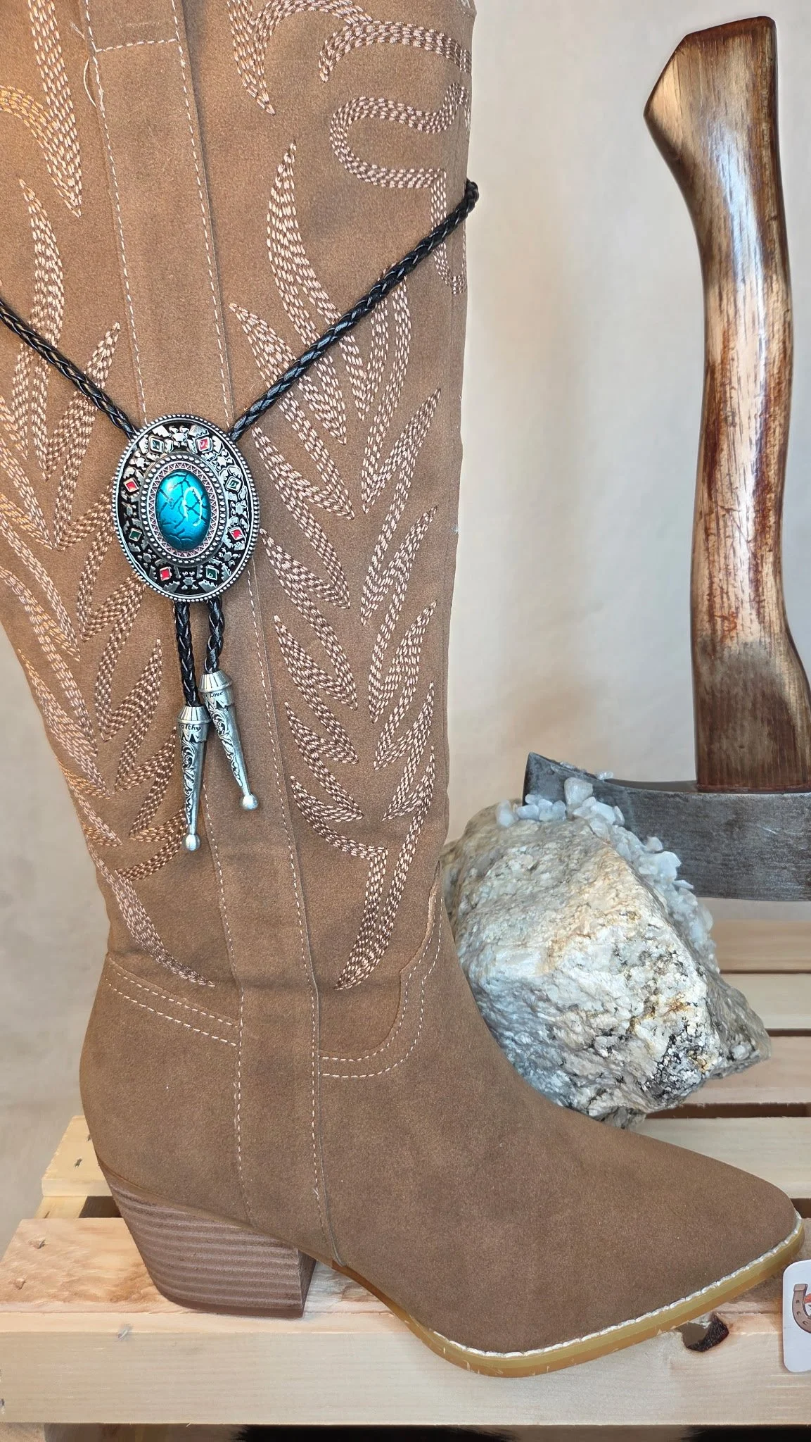 Lovely Pull Strap Bolos