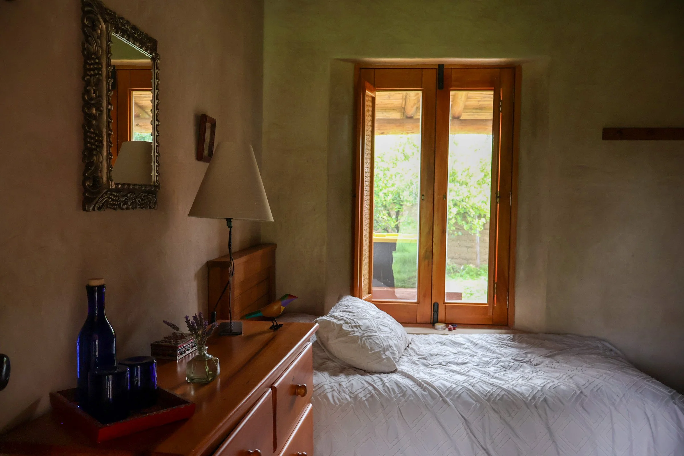 mezquite-interior-estancias-bioconstruccion-tierra-del-sol-oaxaca.jpg