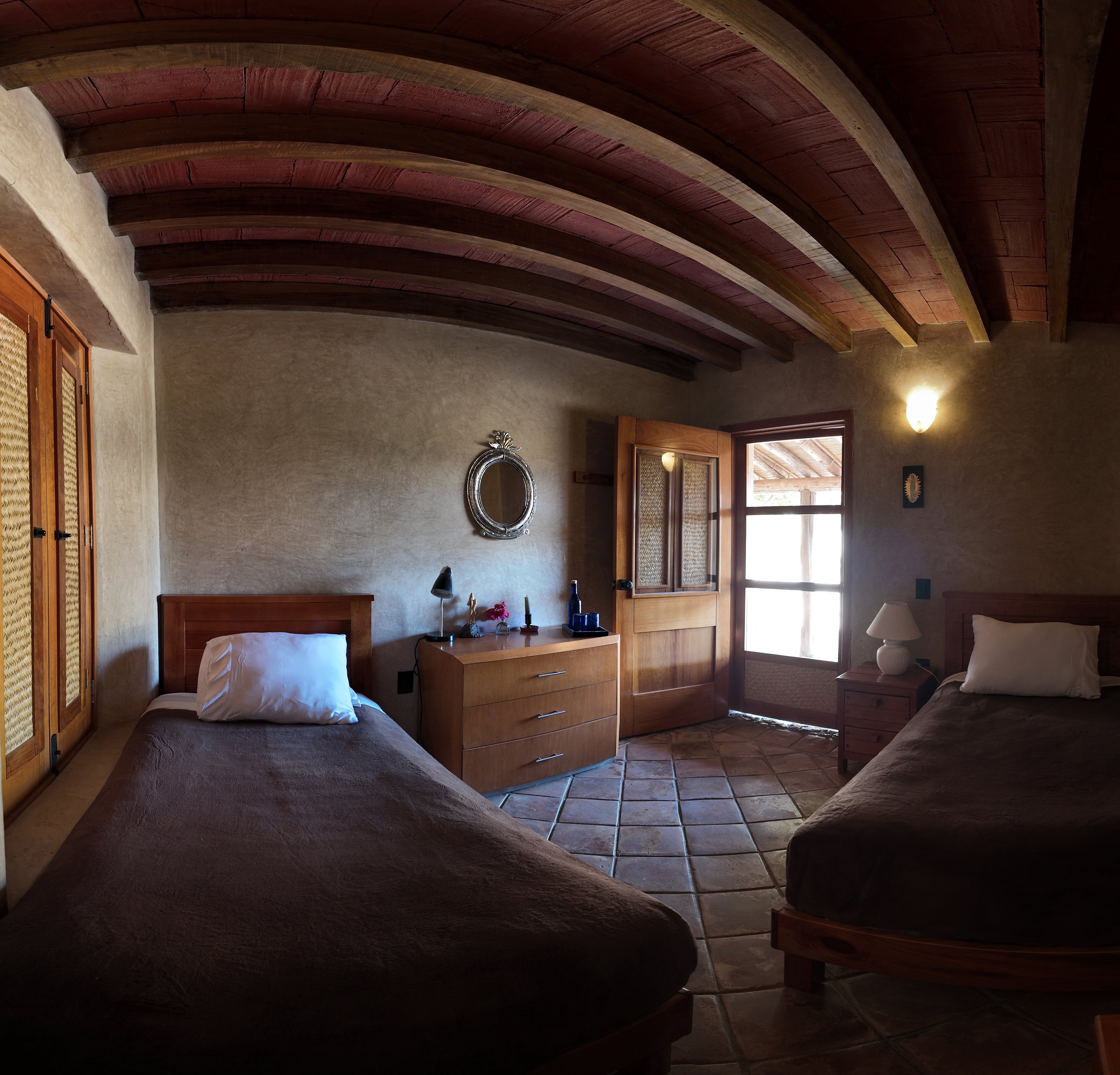 huizache-interior-estancias-bioconstruccion-tierra-del-sol-oaxaca.jpg