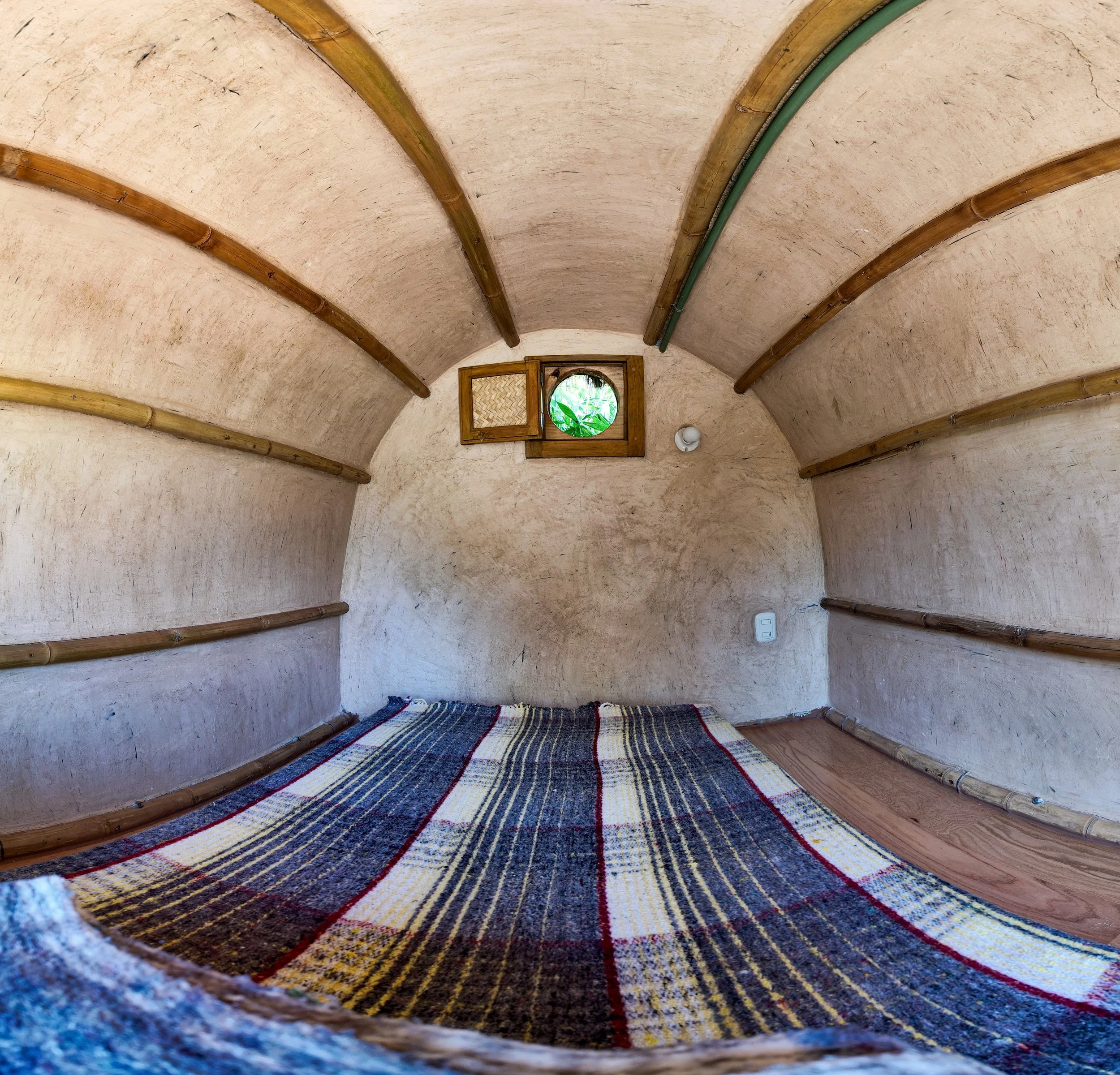 interior-capullos-bioconstruccion-tierra-del-sol-oaxaca.jpg