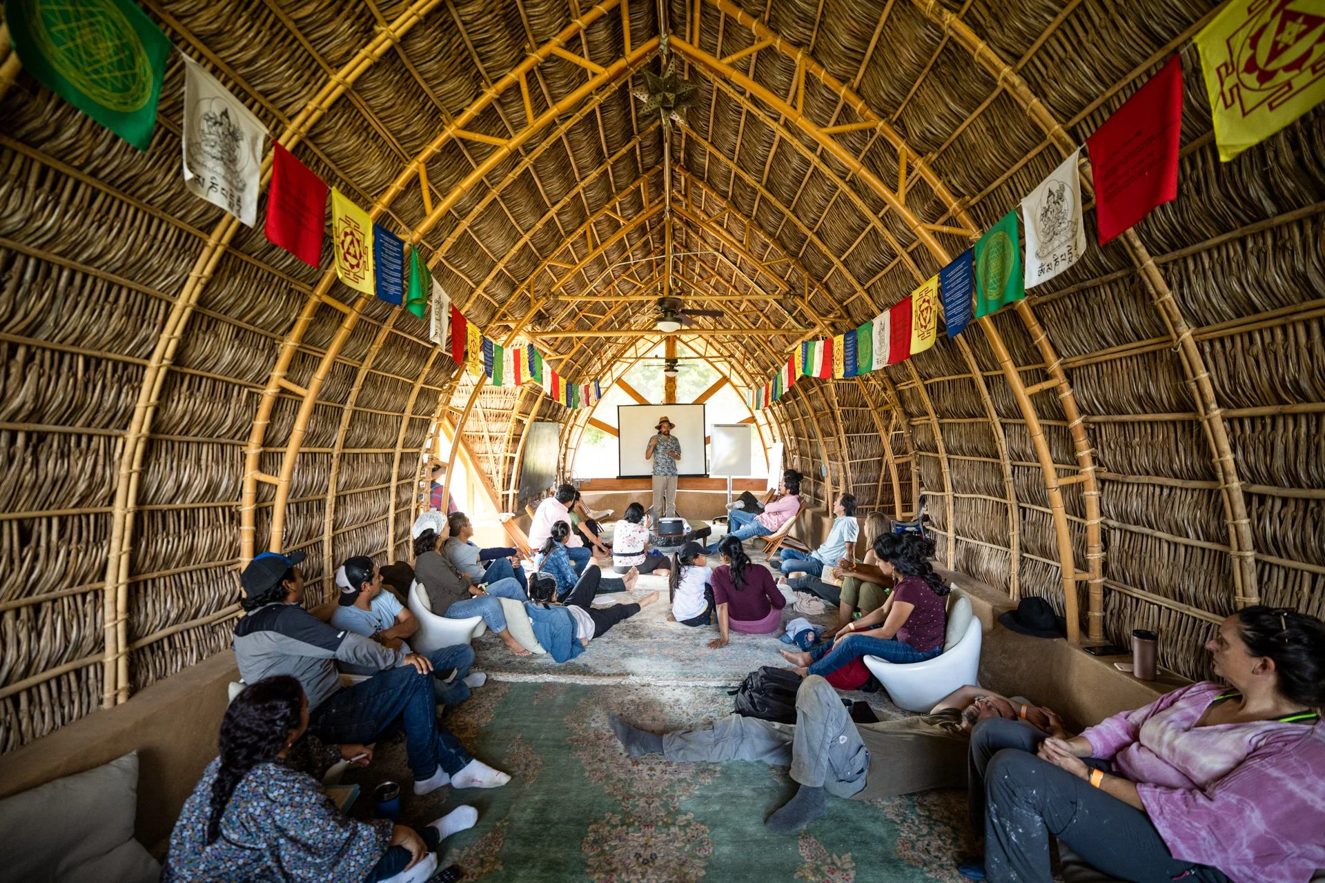 sala-conferencias-gaia-bioconstruccion-tierra-del-sol-oaxaca.jpg