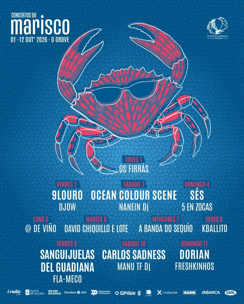 Cartel del festival de conciertos del marisco en O Grove, con un cangrejo usando gafas de sol en el centro, fondo azul con patrón de mosaico.