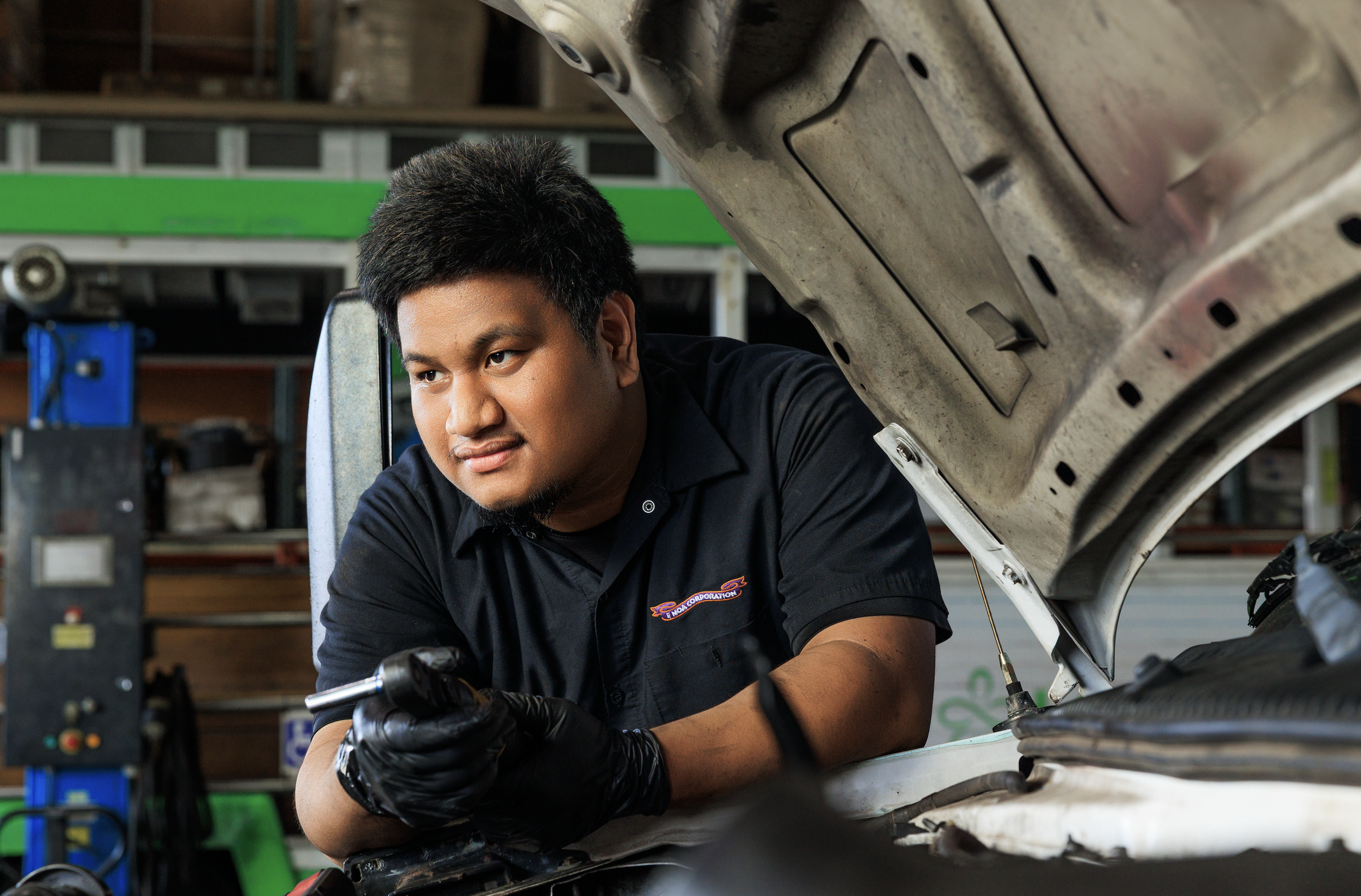 Diesel student working in an internship