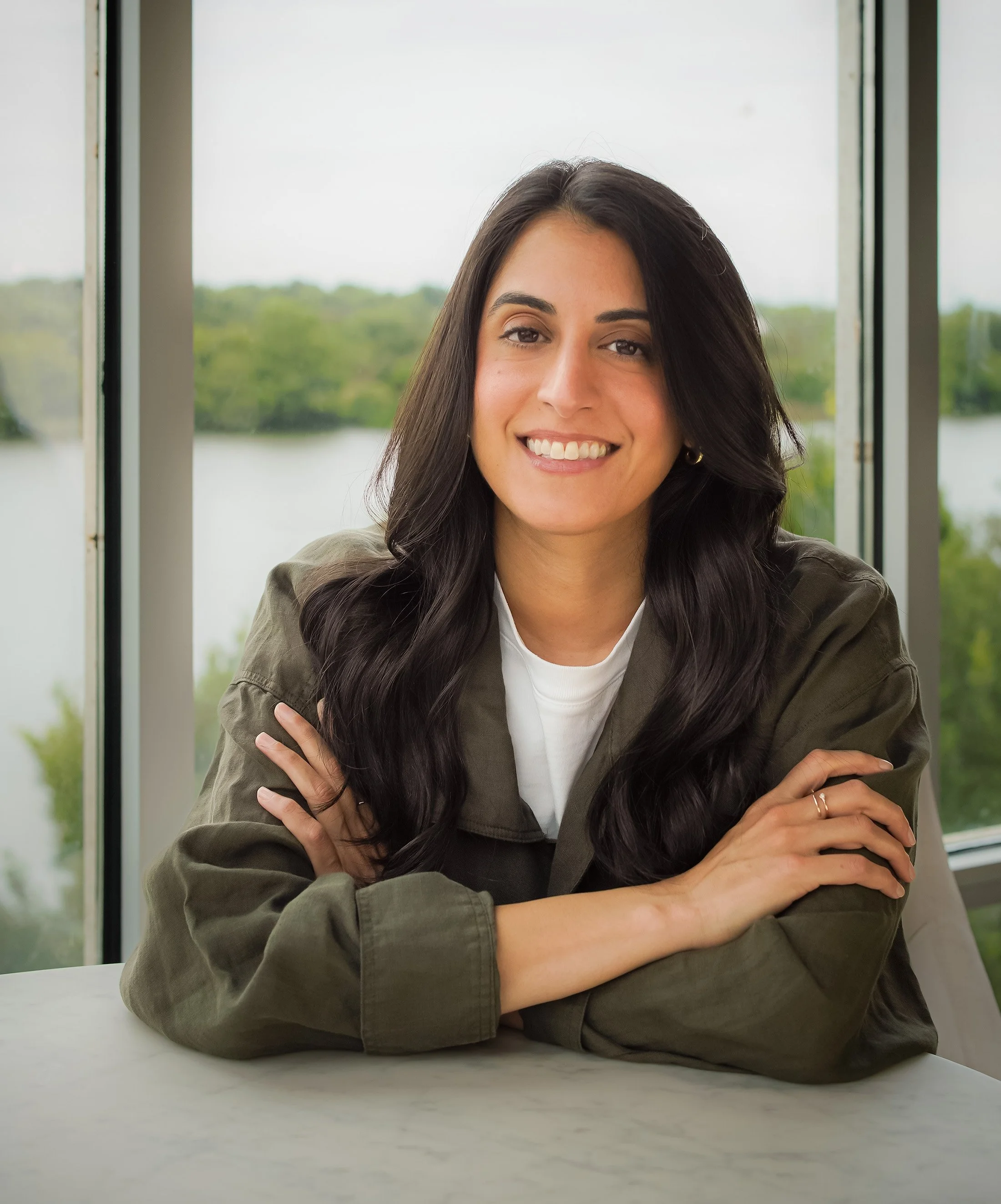 Amrita with her arms crossed, looking at the camera, ready to do leadership coaching