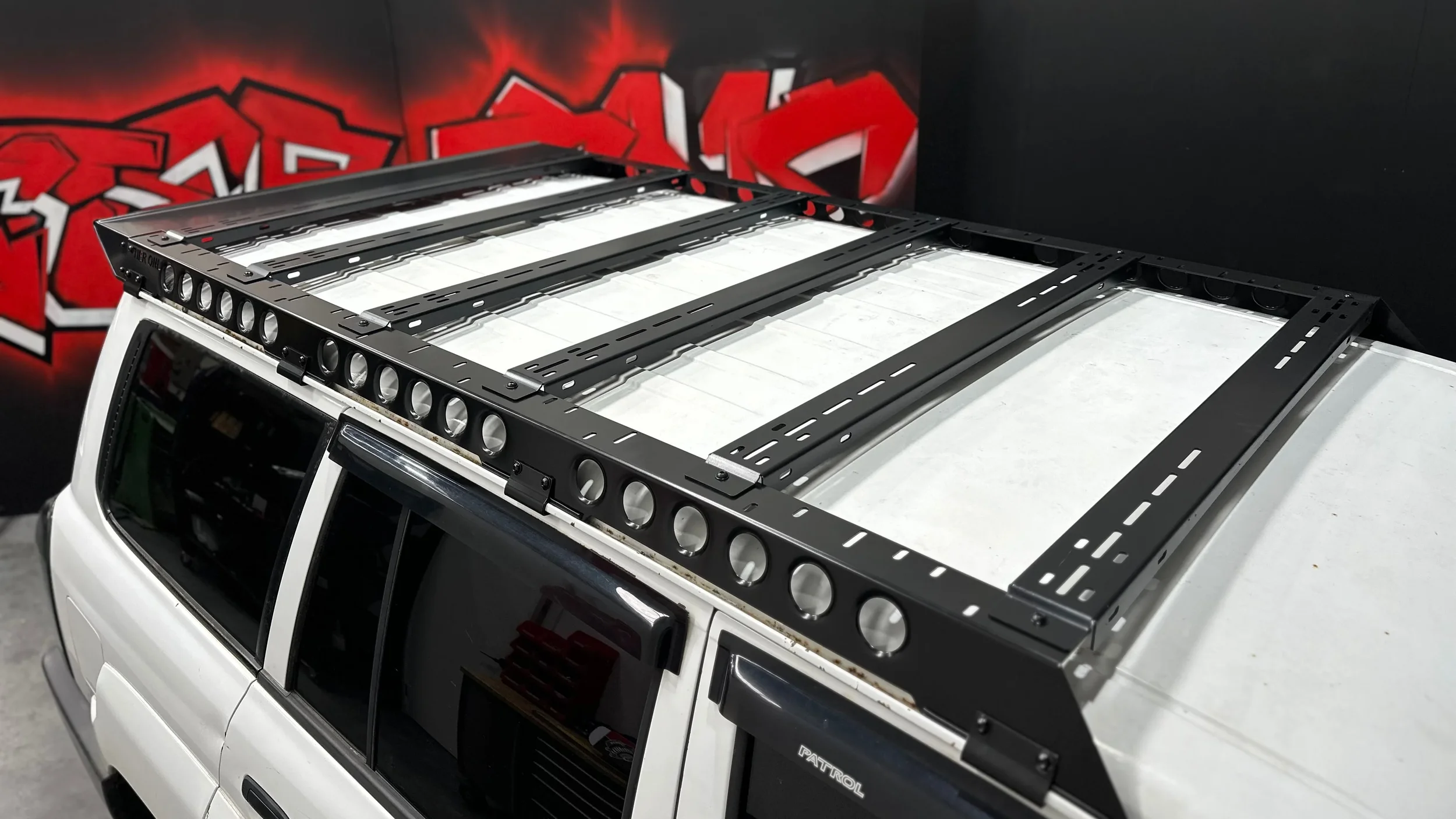 White GU with LPLD Rails no.2.webp