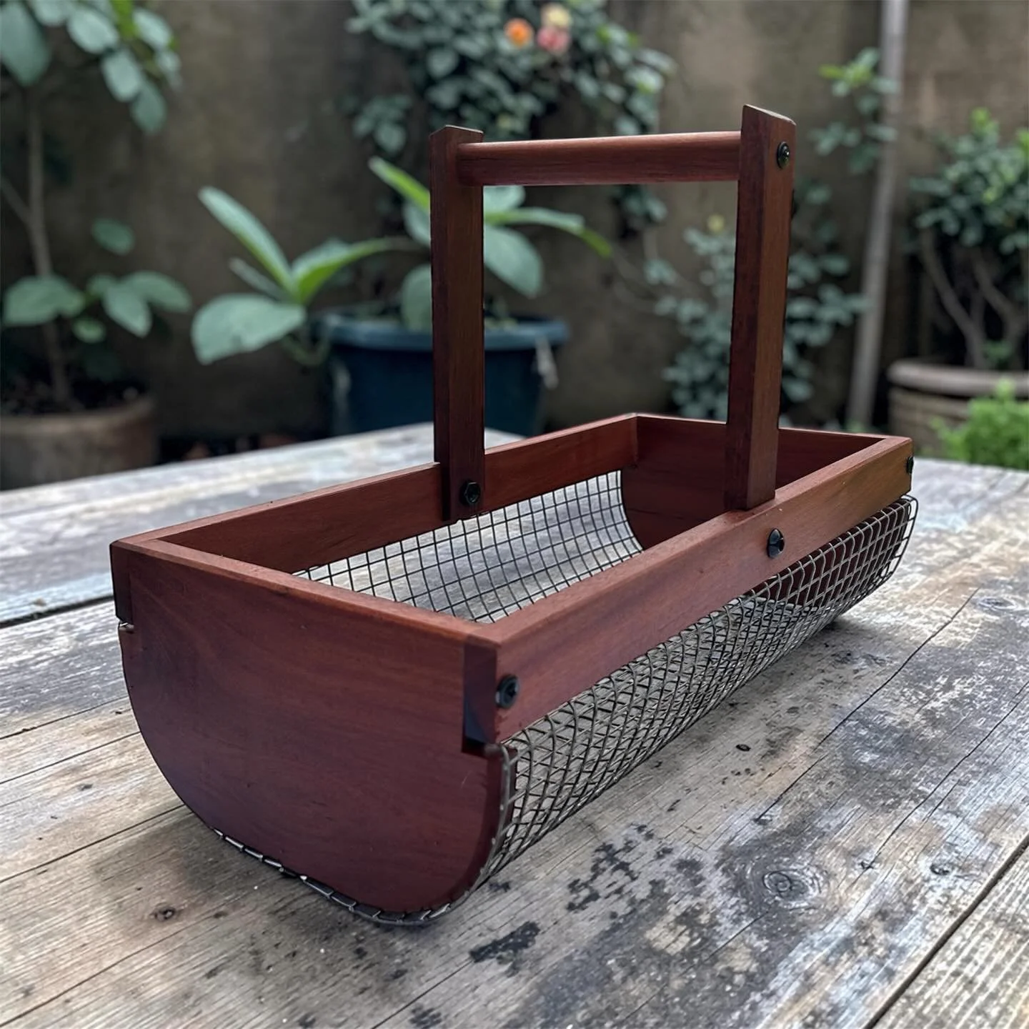 🙌 gardeners and homesteaders behold ! Here comes the "HARVSKET" 🙌

Our very first product from Toorumbee Timbers. The harvesting basket - Harvsket -  is a classic and everyday tool for any home gardener or at the homestead. 
#Harvest 🥬🍅