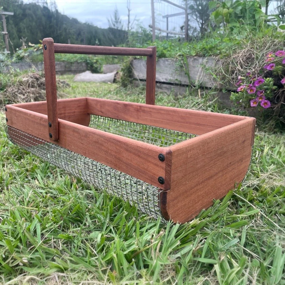 Harvsket - Large, Red - Garden.jpeg