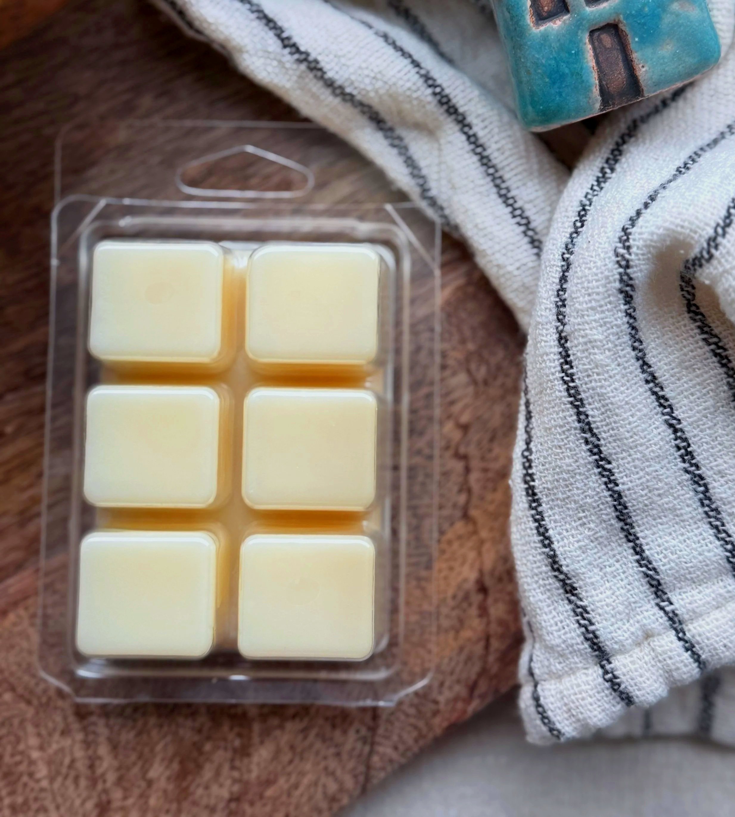 backside - Banana Crumb - banana, nutmeg, walnut wax melt