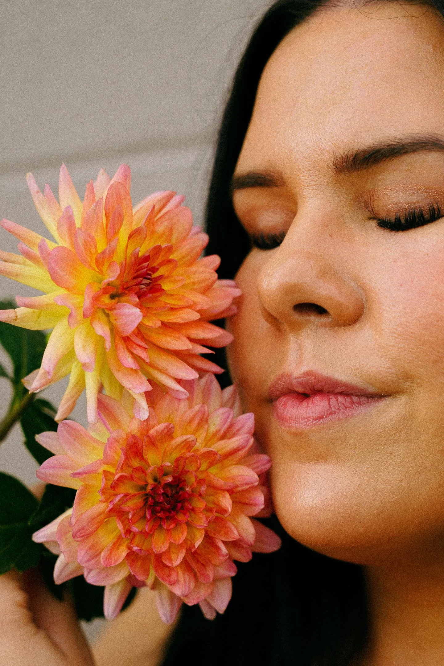 Sam Zbikowski, Founded and Advanced Esthetician at Dahlia Beauty Bar holding a gua sha facial massage stone