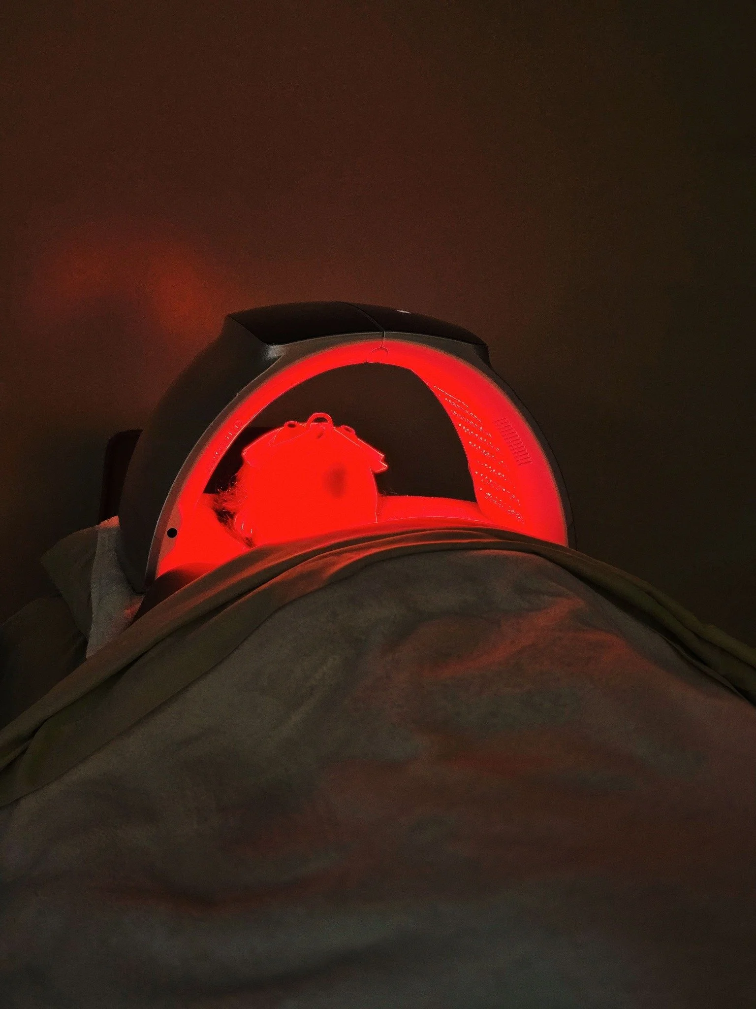 LED Red Light Therapy at Dahlia Beauty Bar. Natural skin clearing solutions for acne.