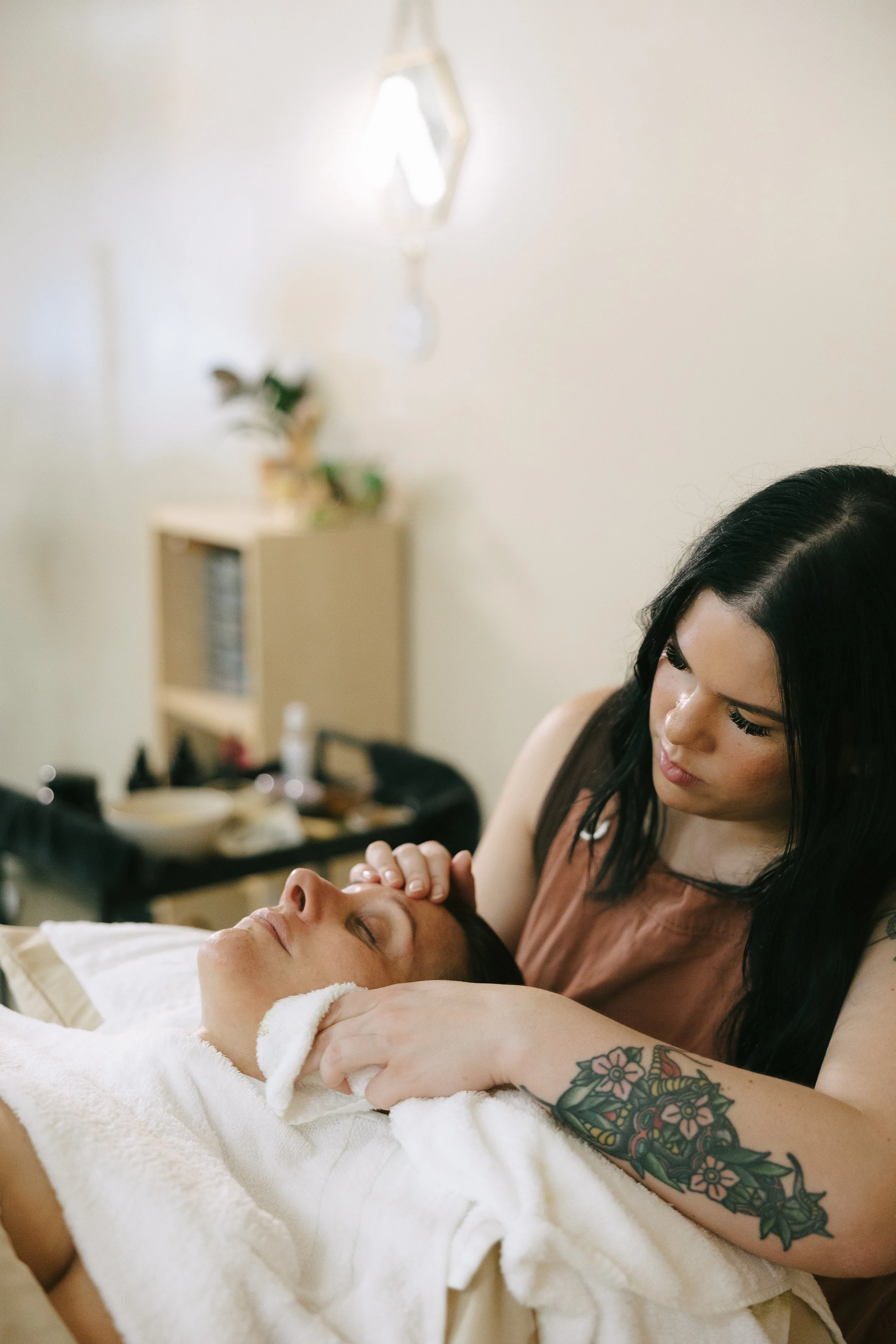 Holistic Facials at Dahlia Beauty Bar in Whitehouse, Ohio. Voted Best Day Spa for Mom in the Toledo City Paper.