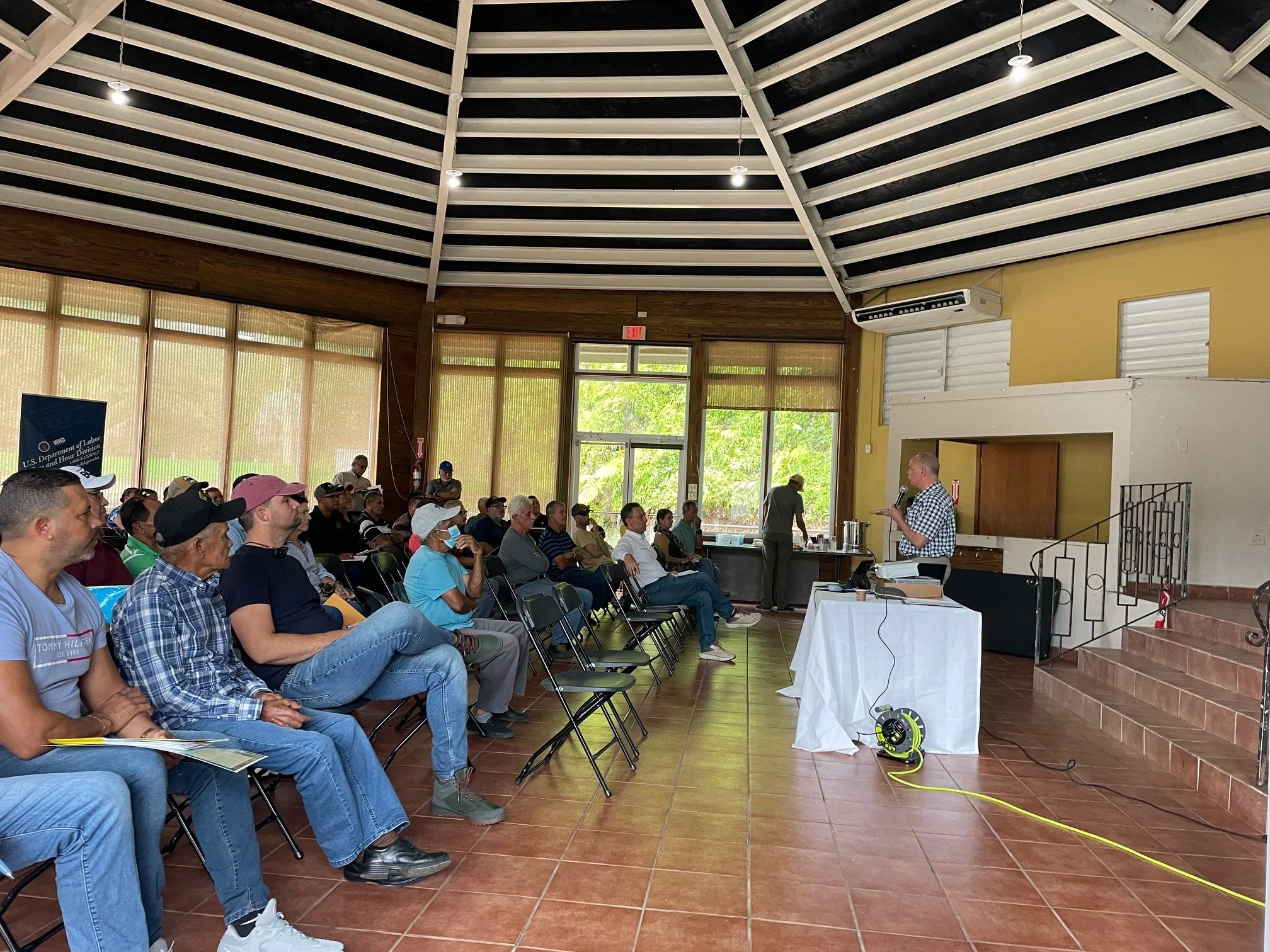 Actividad de Alcance con agricultores
Infórmate con el USDA en Utuado. Presentaciones sobre RD: Programa de Vivienda Rural; NRCS: Conservación en su Operación Agrícola; FSA: Programa de Asistencia de Emergencia (ERP-2022); 31/05/2024
