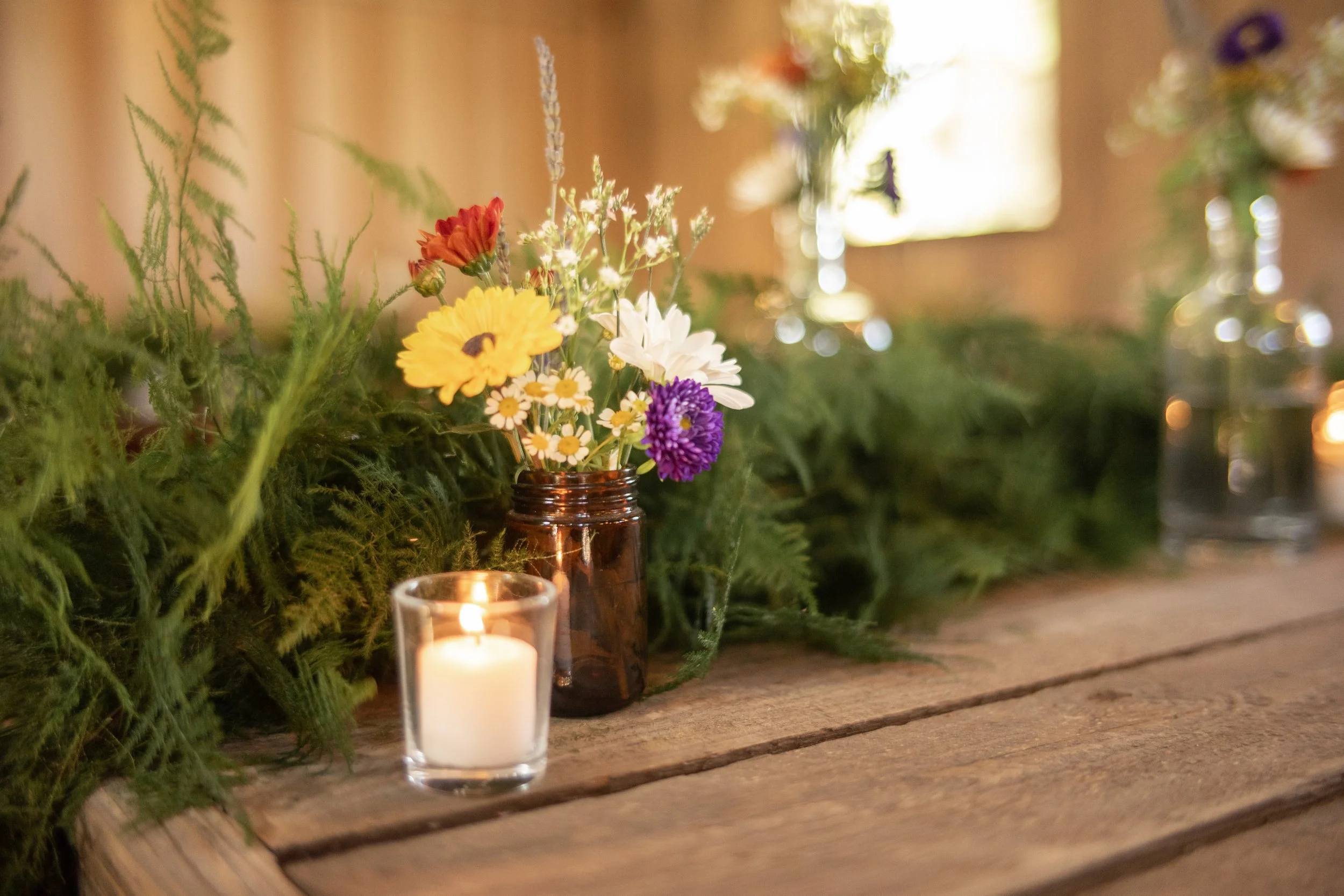 wildflower wedding table scape