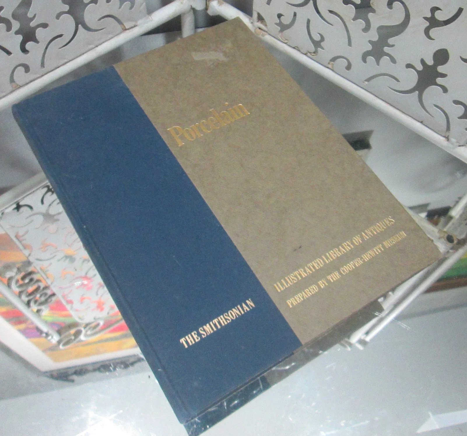 Smithsonian Porcelain Reference Book, 1979