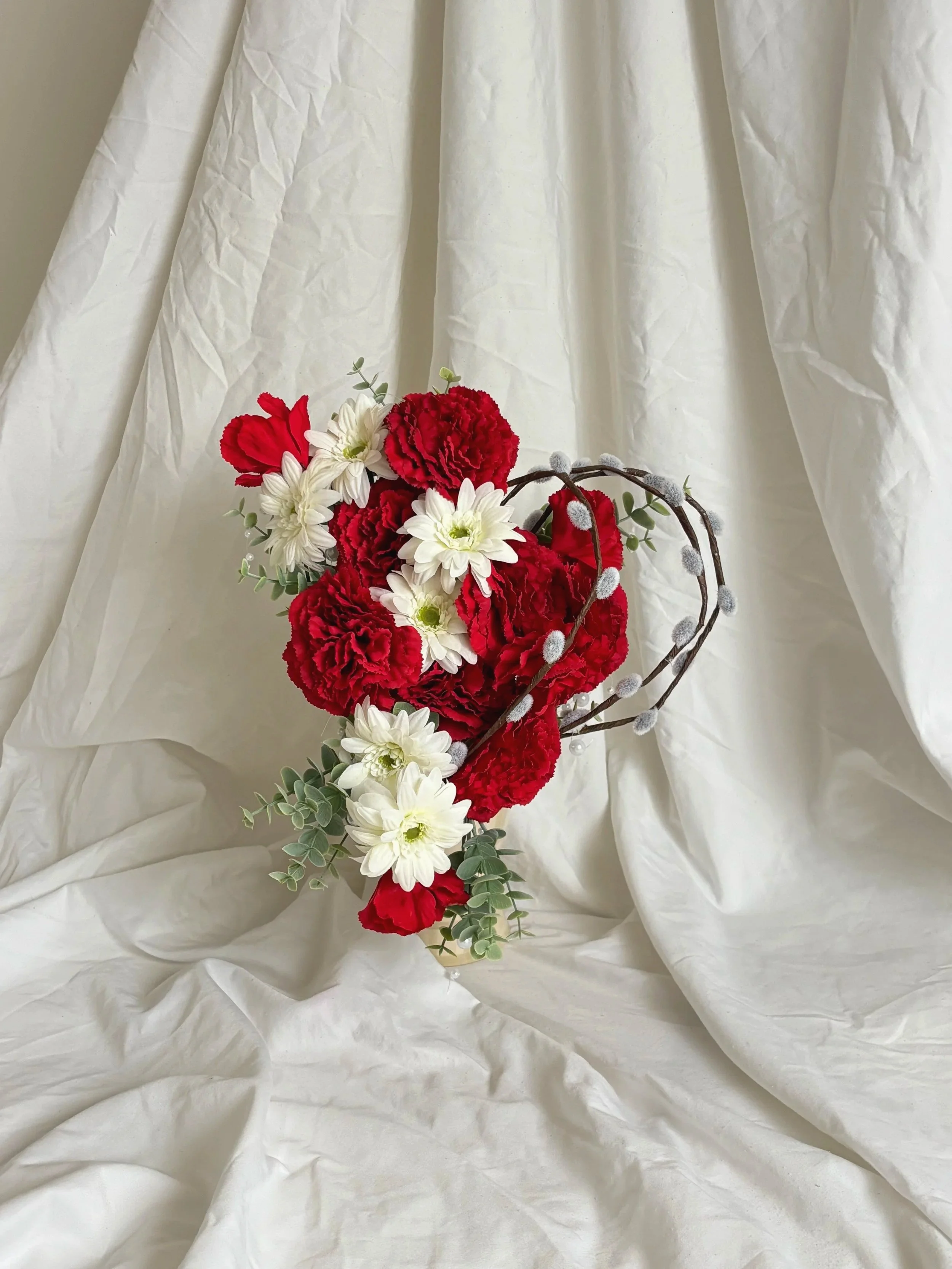 SILK FLORAL ARRANGEMENT