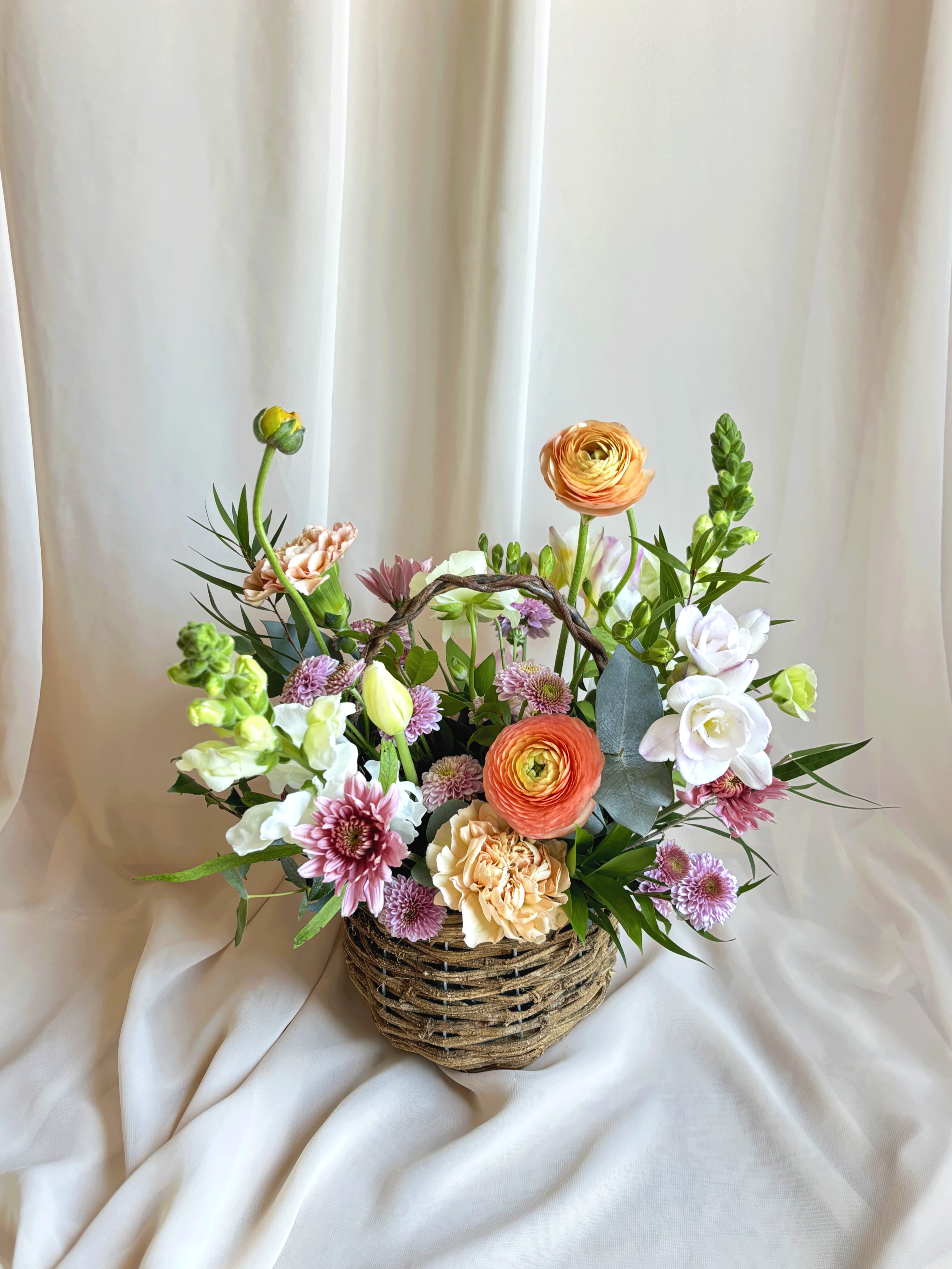 PETITE FLORAL BASKET