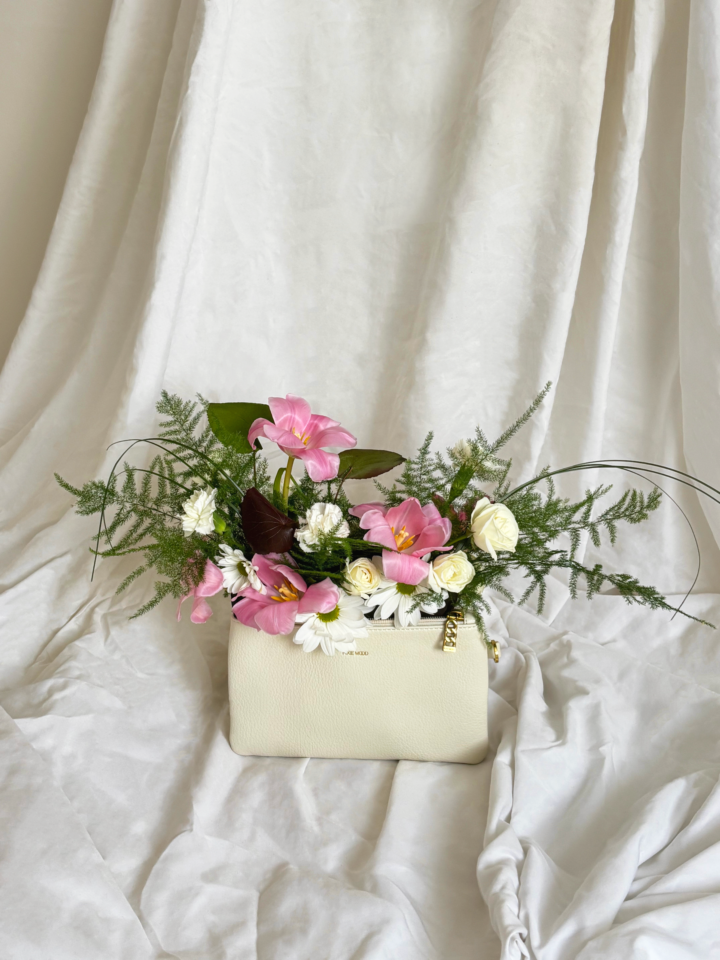 CLUTCH FLORAL DESIGN