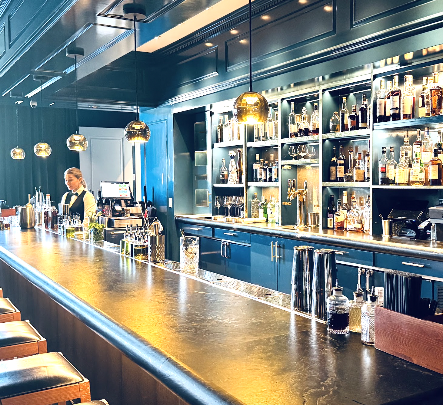 GIANNA'S GEM: GIANNA'S GEM: Why Smart Event Leaders Never Source Venues Alone