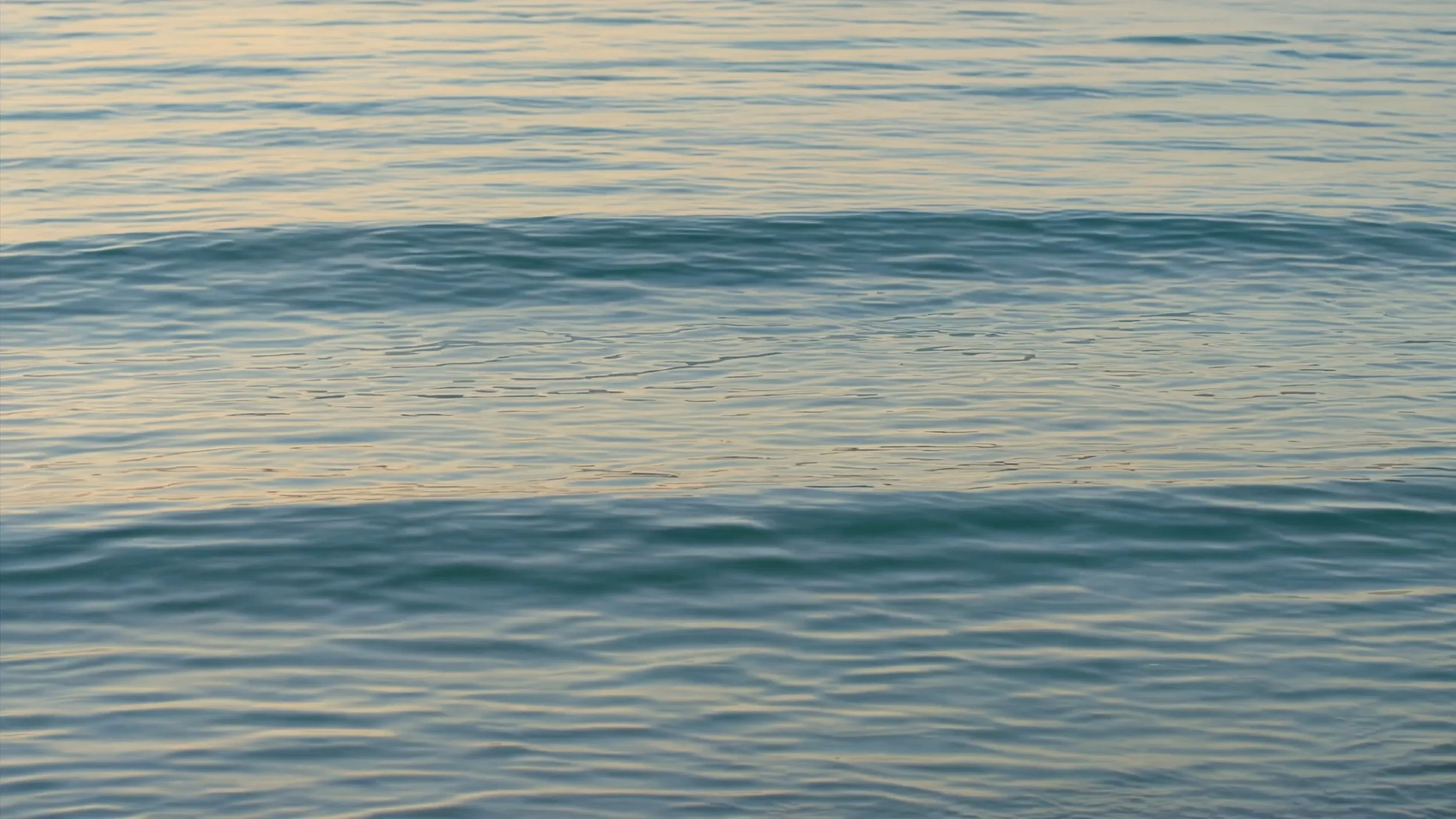 Cinematic_Ocean_Surface_start_frame_m481qhx1.jpg
