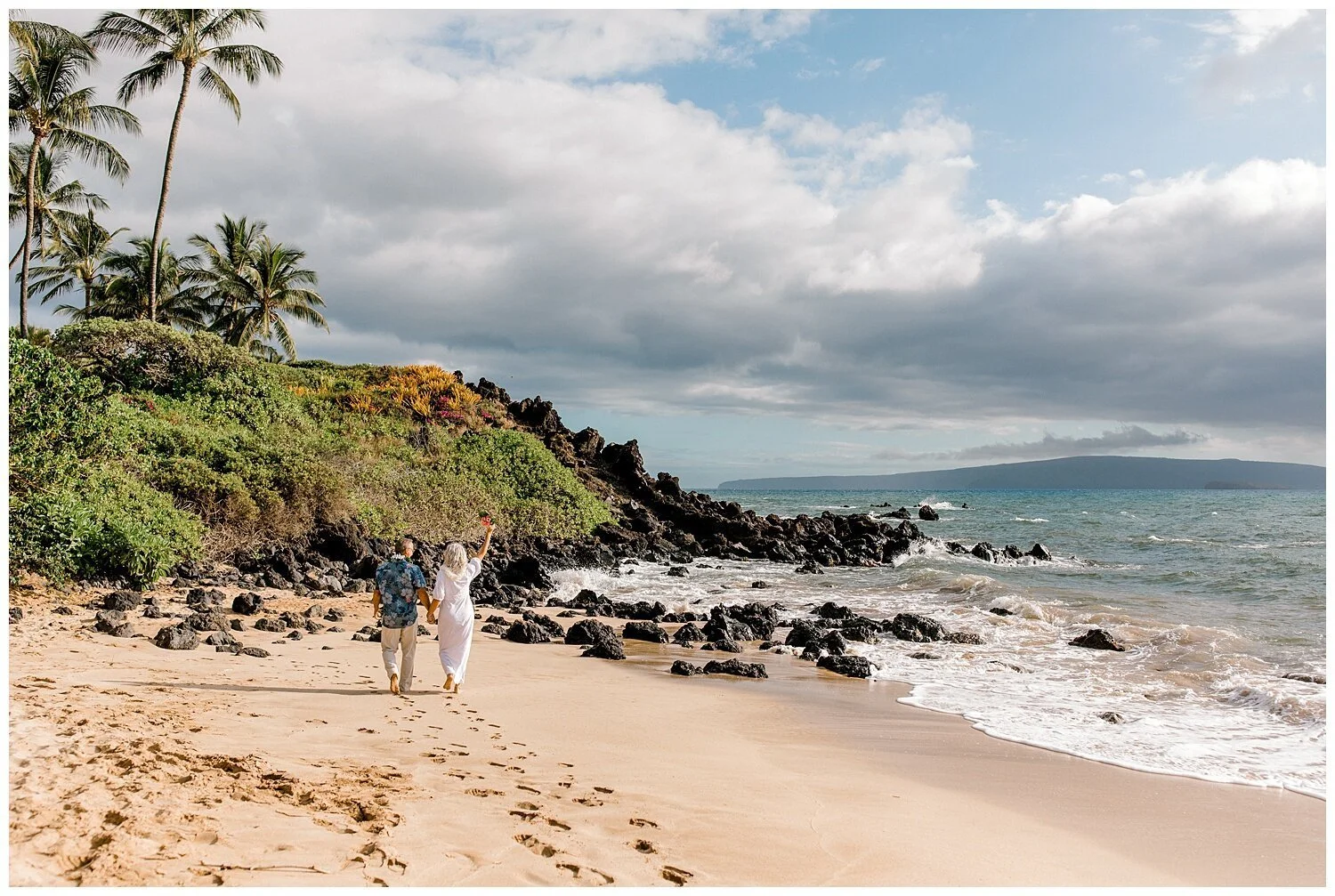 Joyous Palauea Beach Elopement_0030.jpg