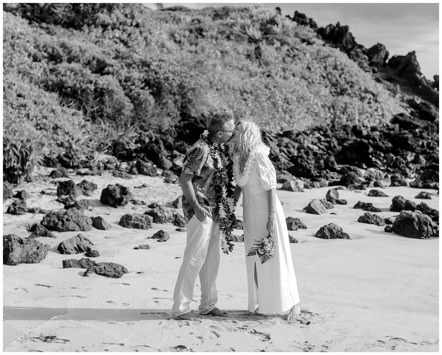 Joyous Palauea Beach Elopement_0037.jpg