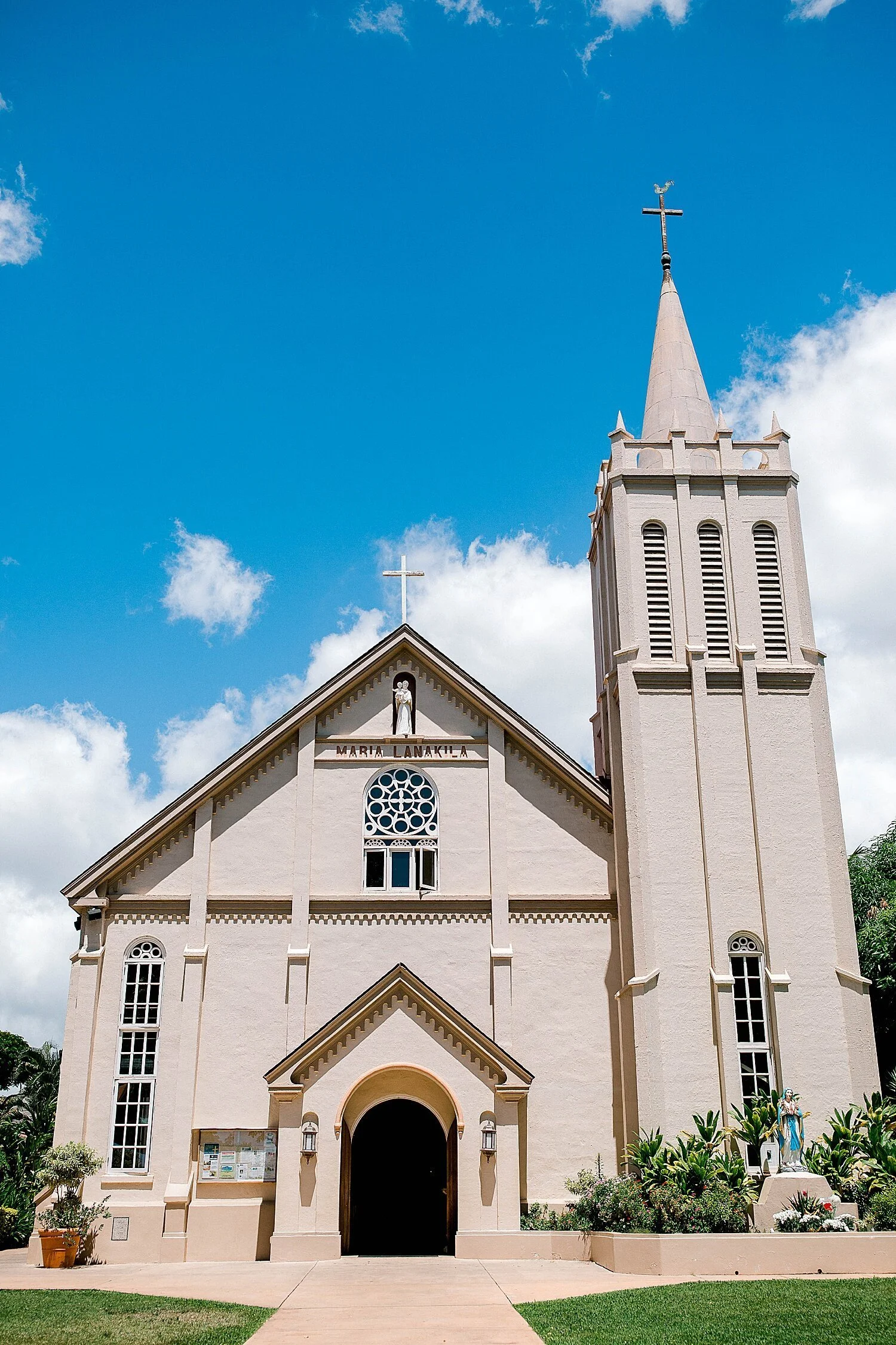 Maria-Lanakila-Church-Wedding_0001.jpg