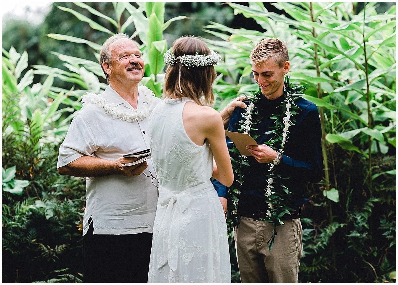 Maui groom saying his vows
