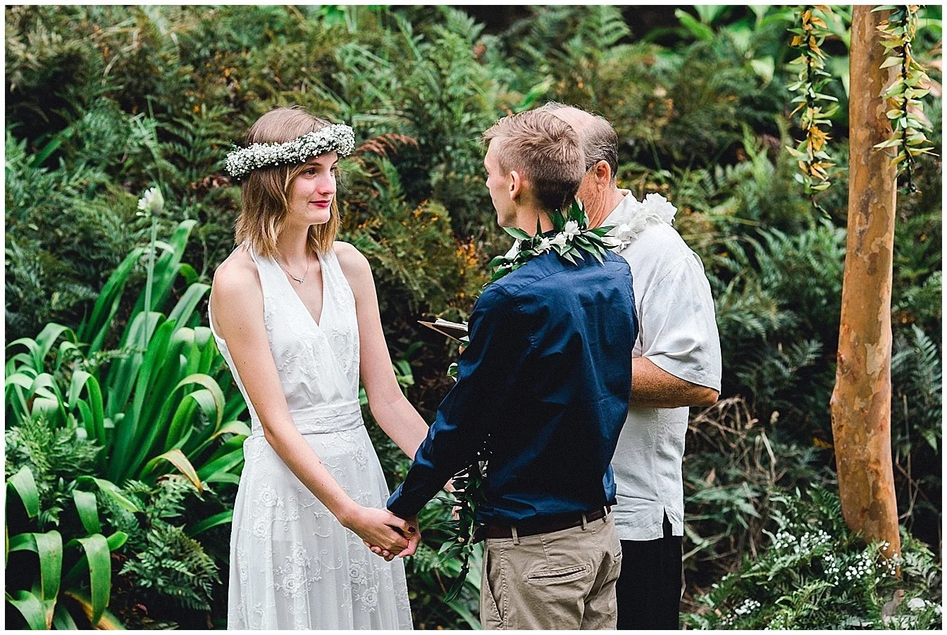 Maui bride saying her vows