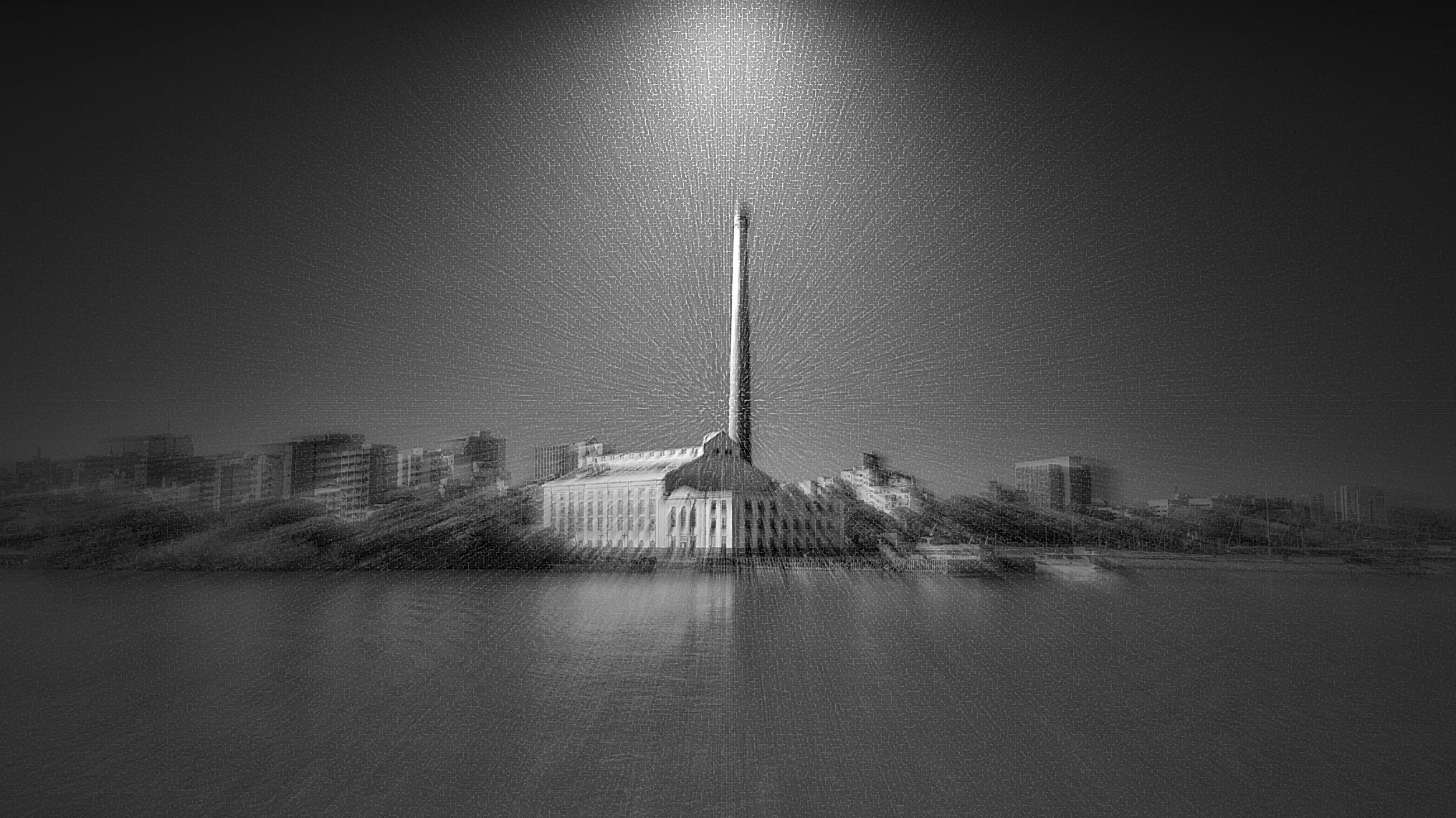 Imagem em preto e branco da Arena Corinthians ao lado de um rio, com seu teto em formato de colmeia e uma torre alta ao centro.