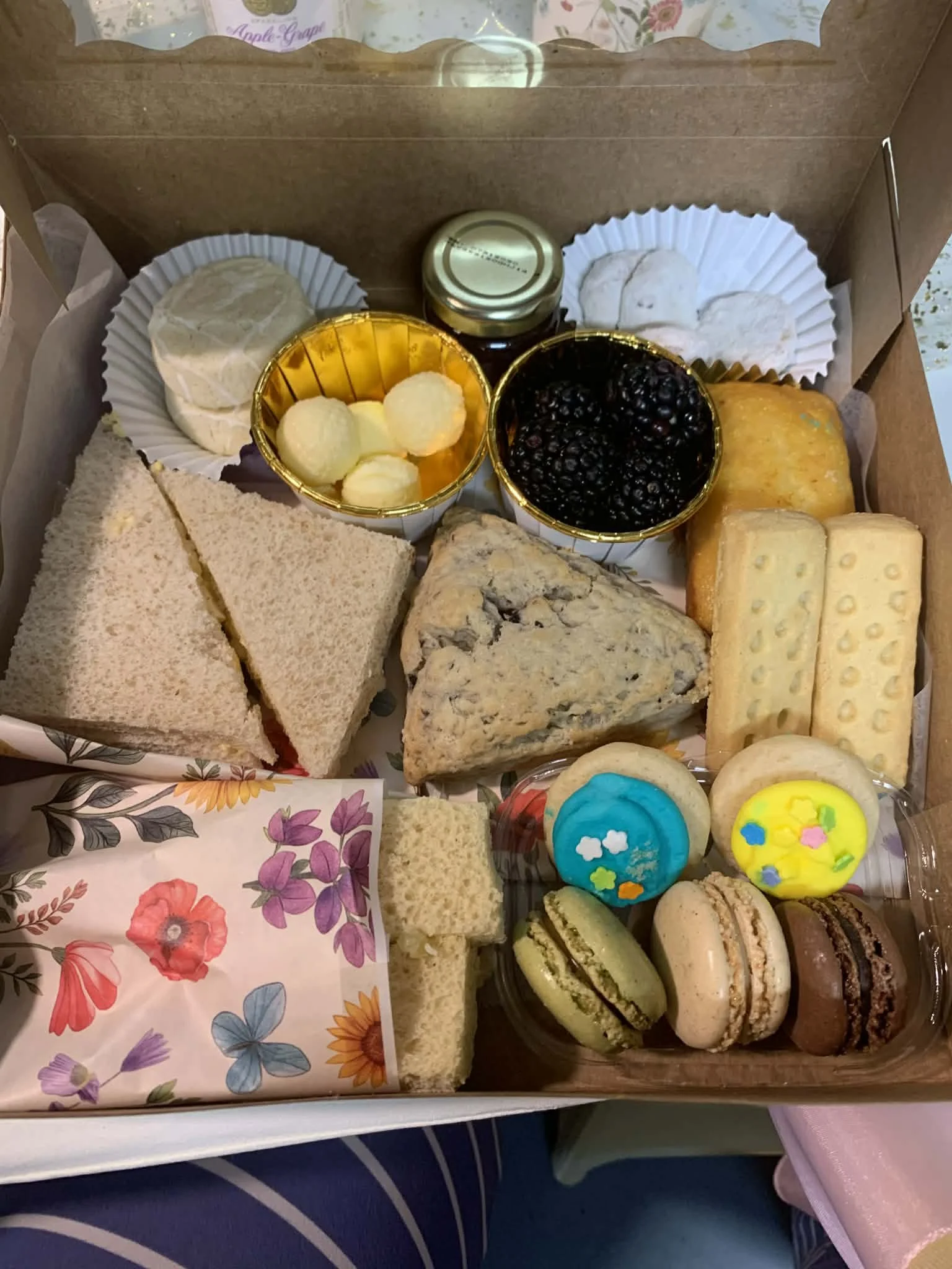 Afternoon tea Picnic box II.jpg
