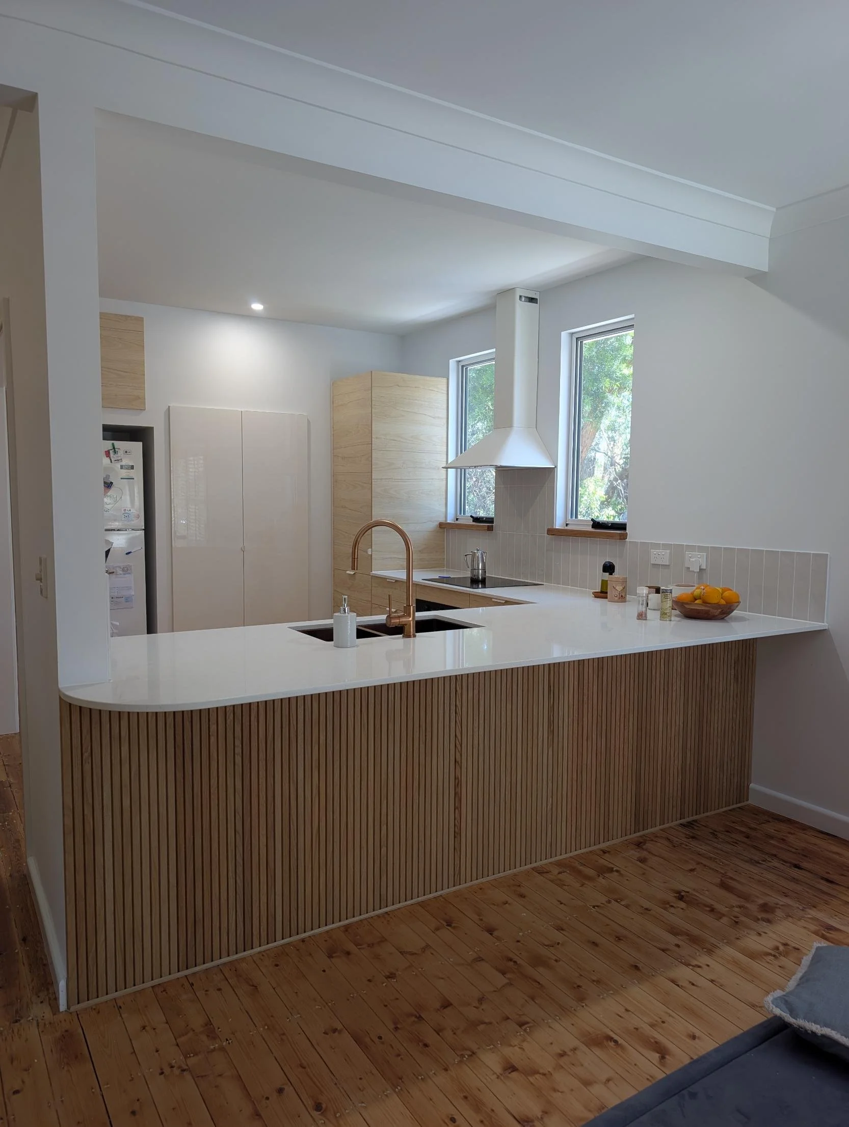 inverloch-kitchen-fluted-peninsula.jpg