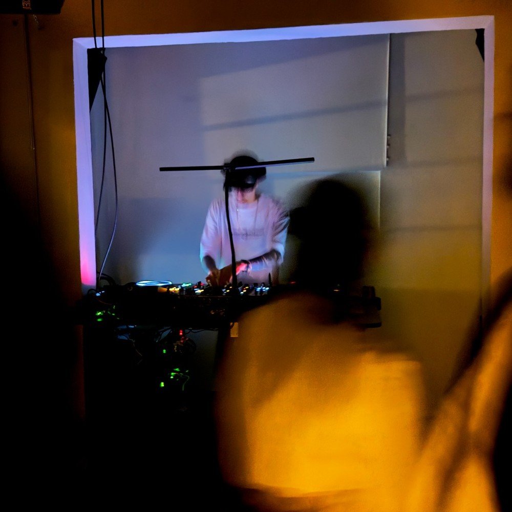 Dj Booth + Dancefloor