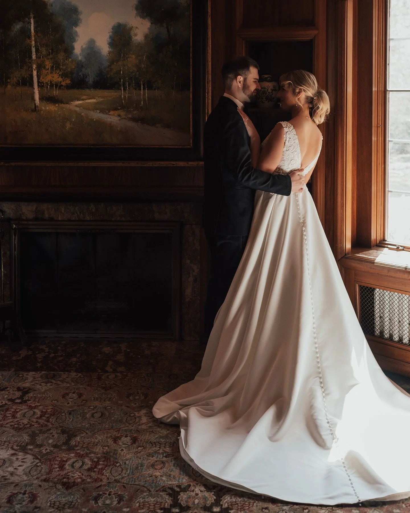 IT&rsquo;S PORTRAIT TIME! I thought I&rsquo;d put together a little round up of my favorite bride + groom portraits from Clara + Brad&rsquo;s day 🥰

St. Paul College Club is such a renowned spot in this industry. It&rsquo;s common to have a wedding 