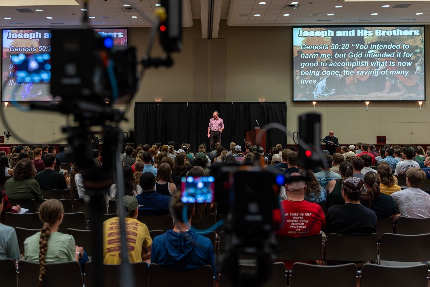 Full house at Colorado Mesa University last night. @drfrankturek brought the evidence and 600+ students brought the questions.
.
.
.
#livestreamvideo #eventvideography #livestreamproduction